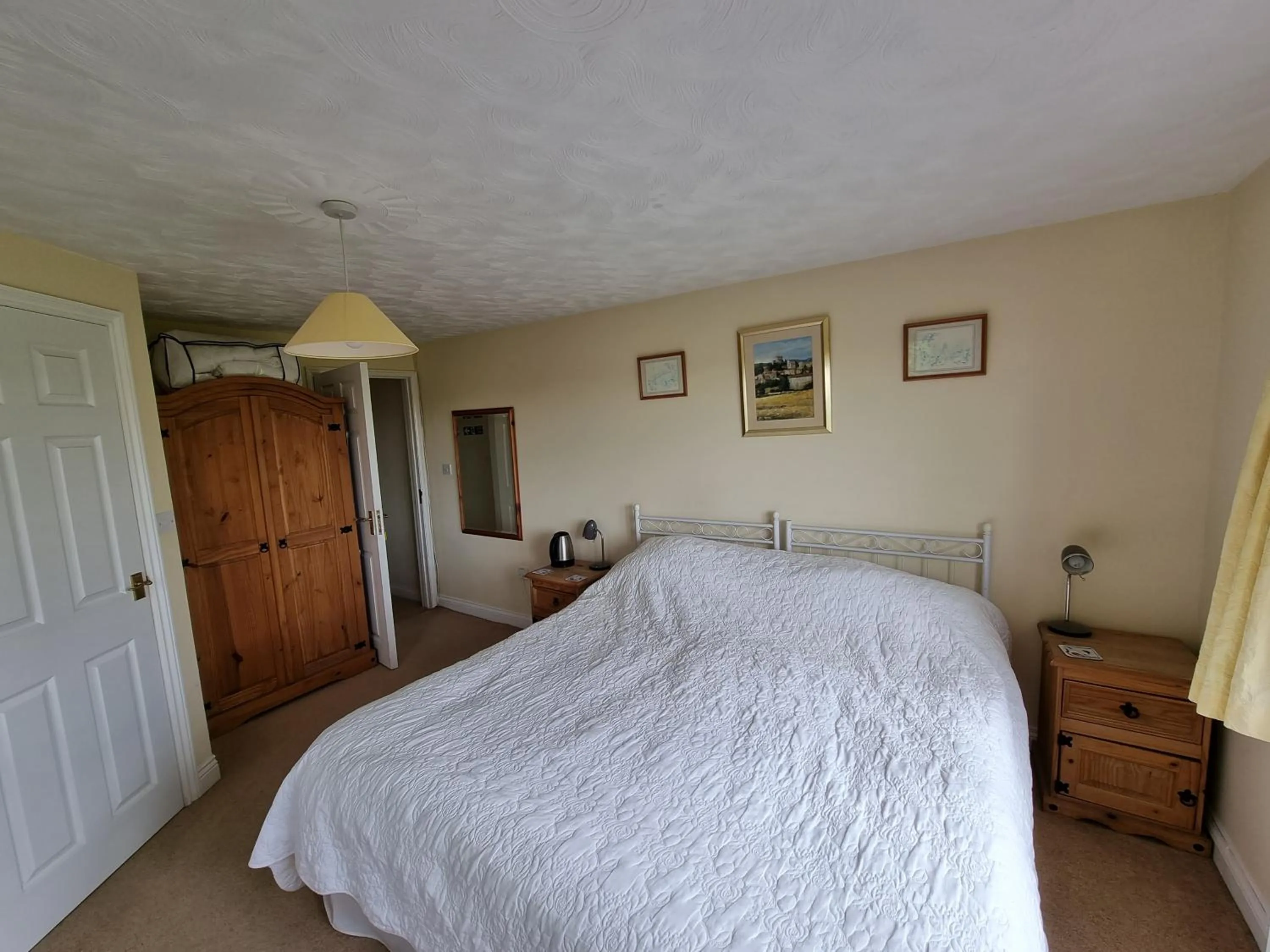 Bedroom, Bed in Burnt House Farm