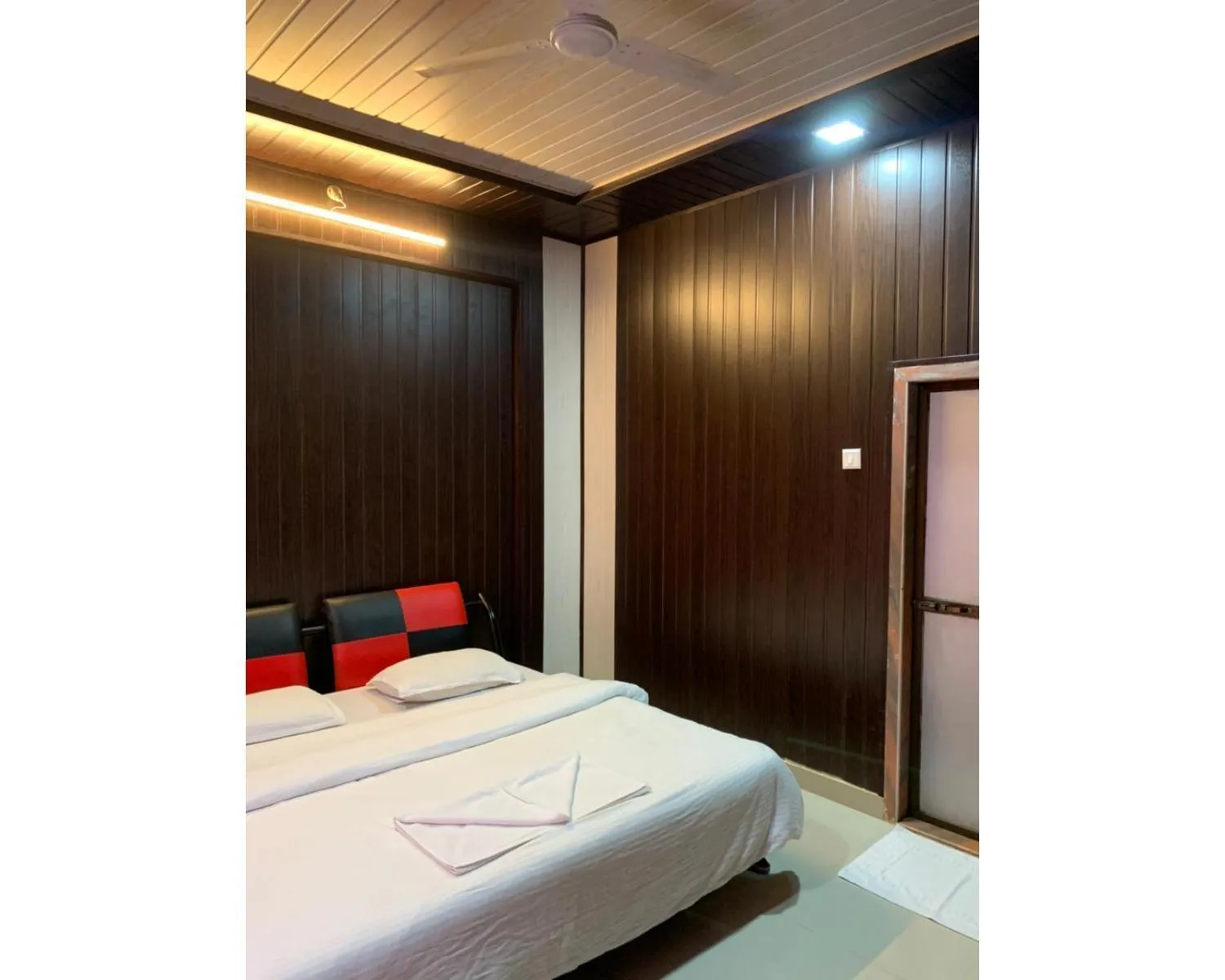 The shelar's Royal inn