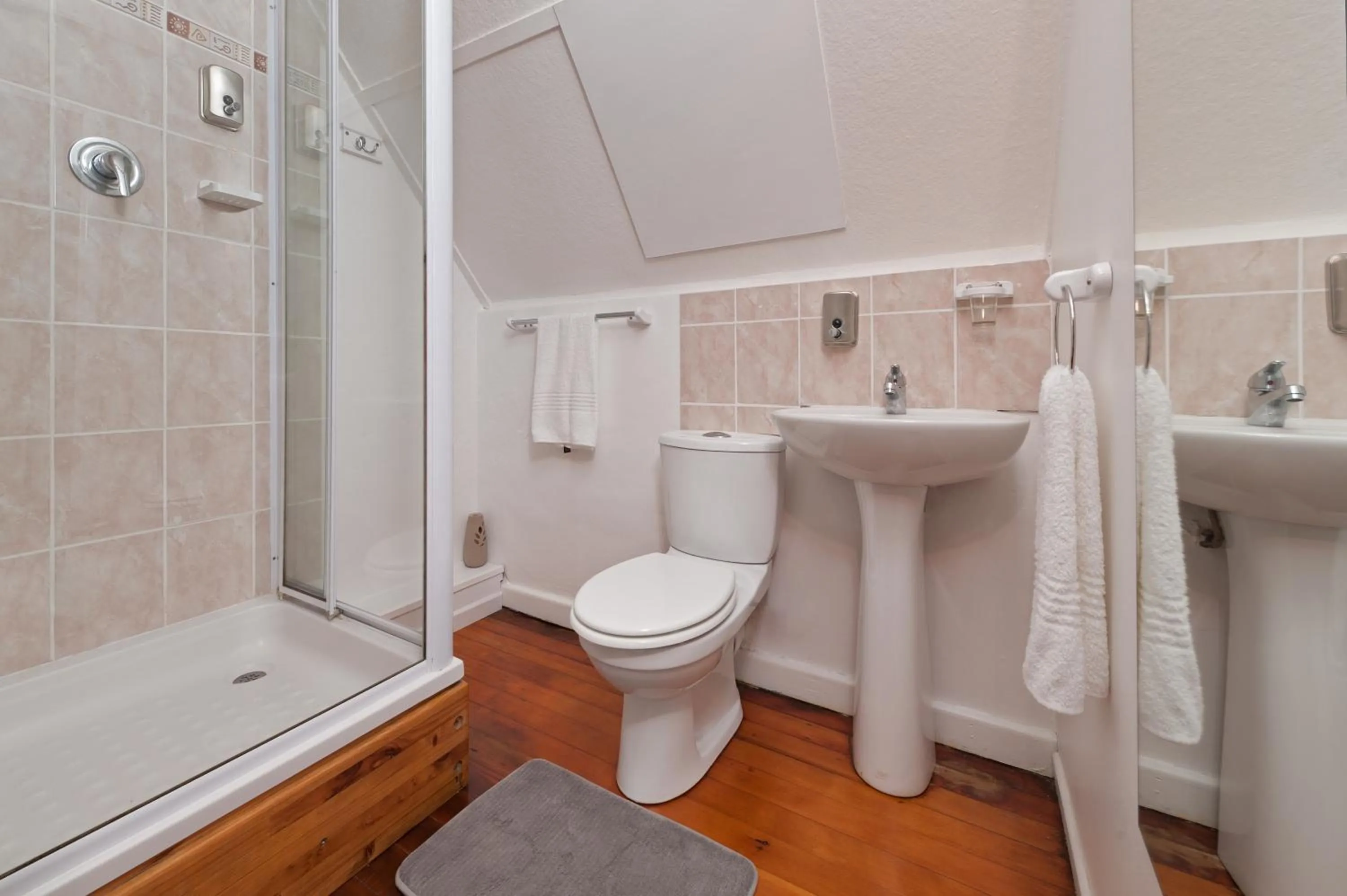 Shower in TwentyFour 17 Inn