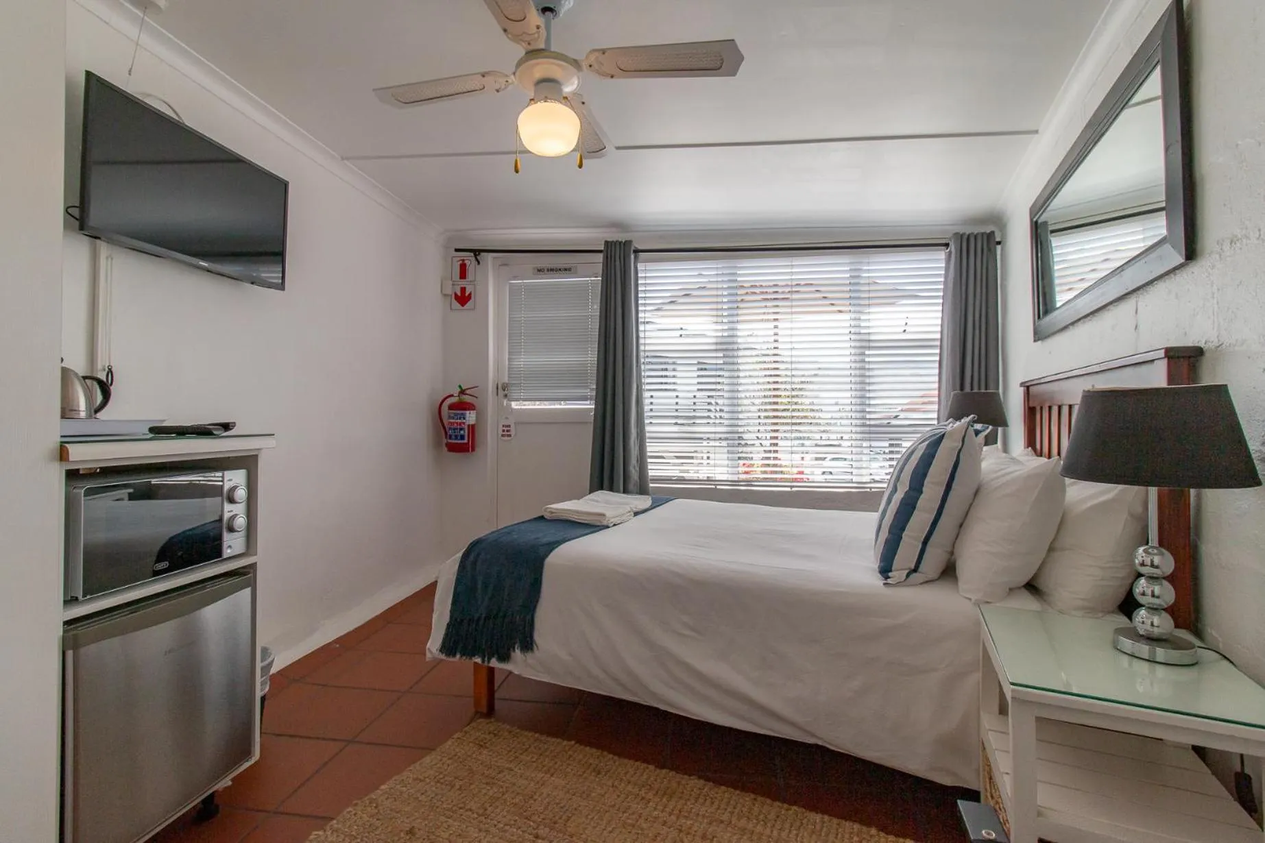 Bed in TwentyFour 17 Inn