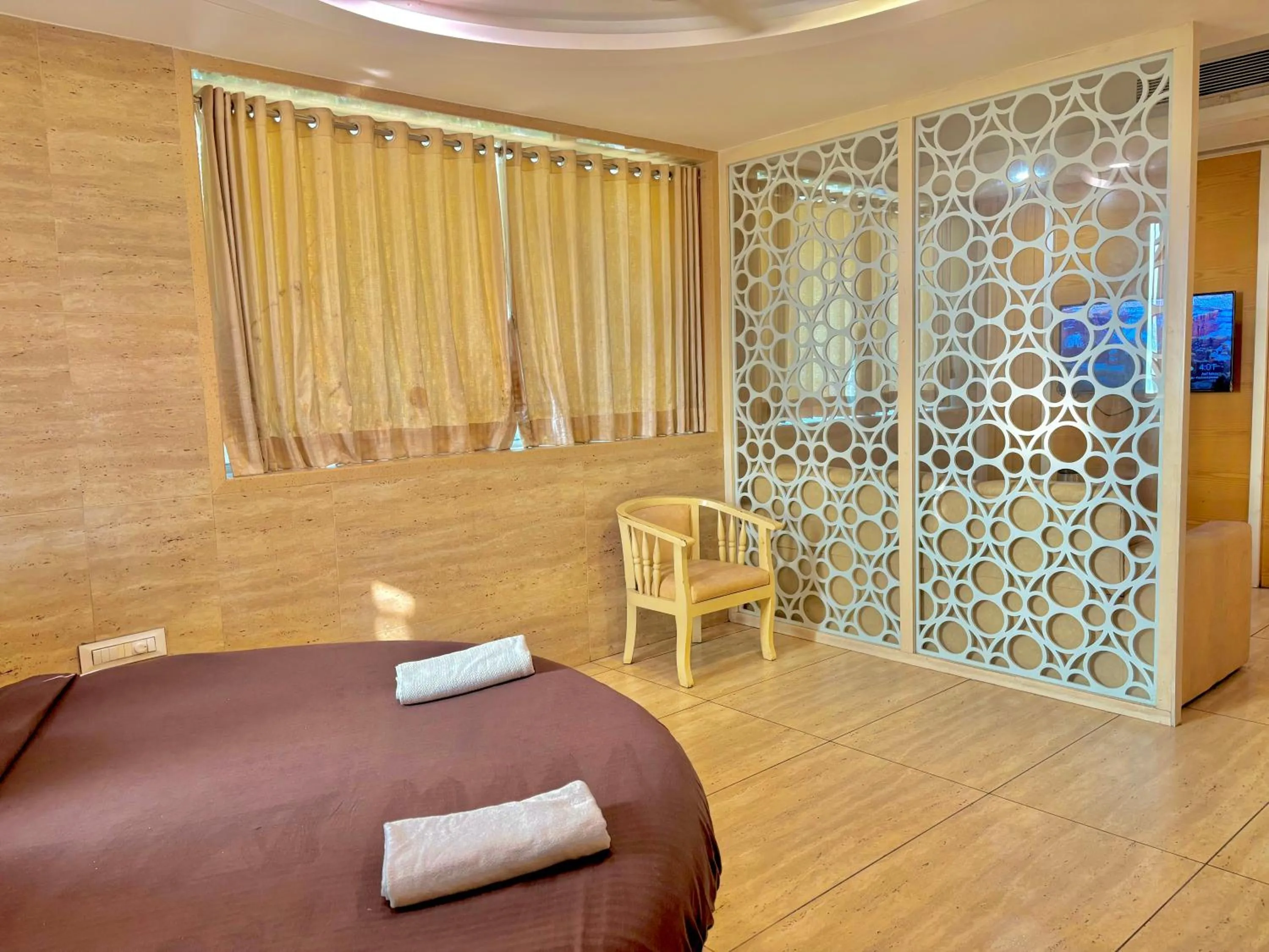Bed in Hotel Neelkamal