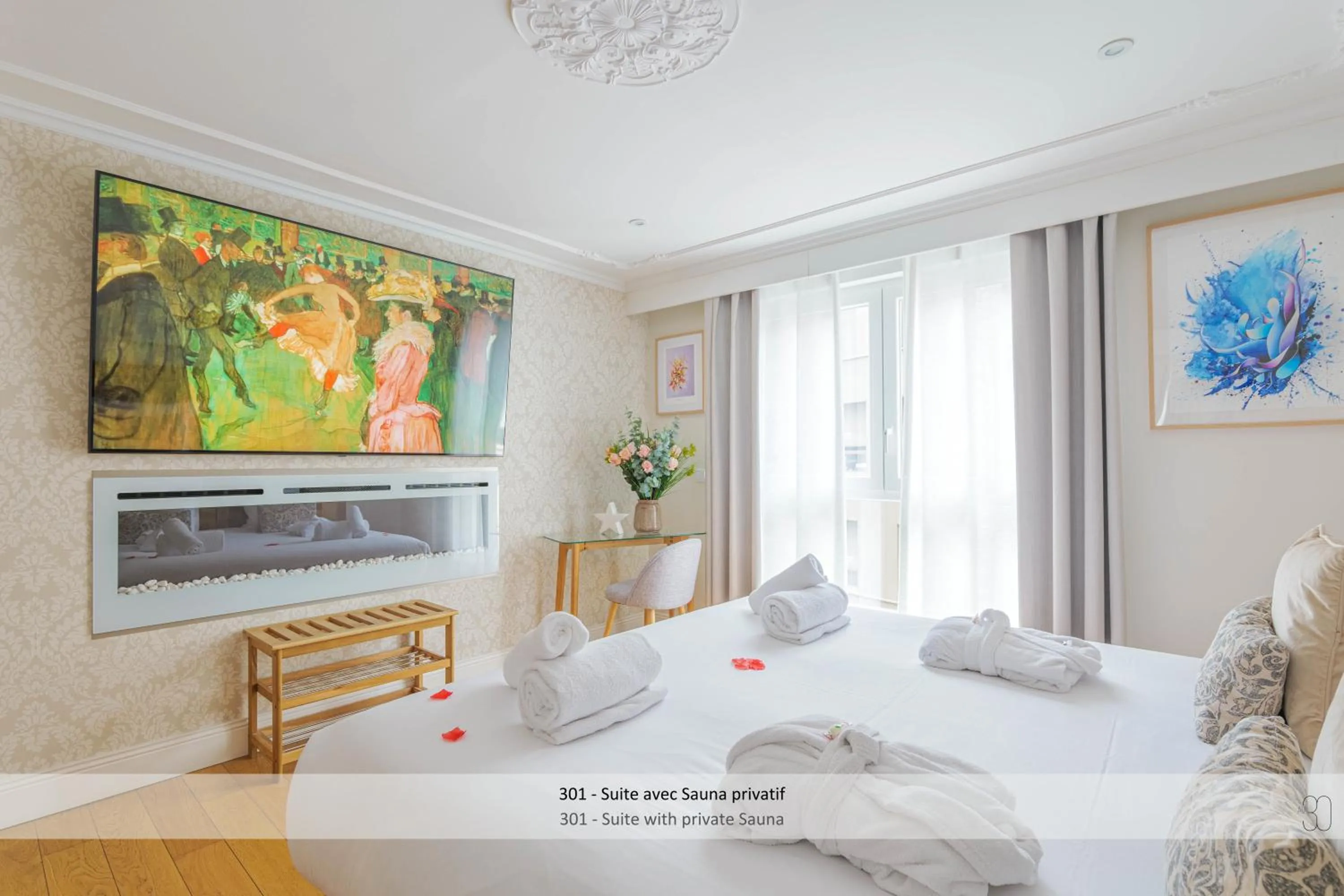 Photo of the whole room, Bed in Au 30 Lille Centre Grand Palais