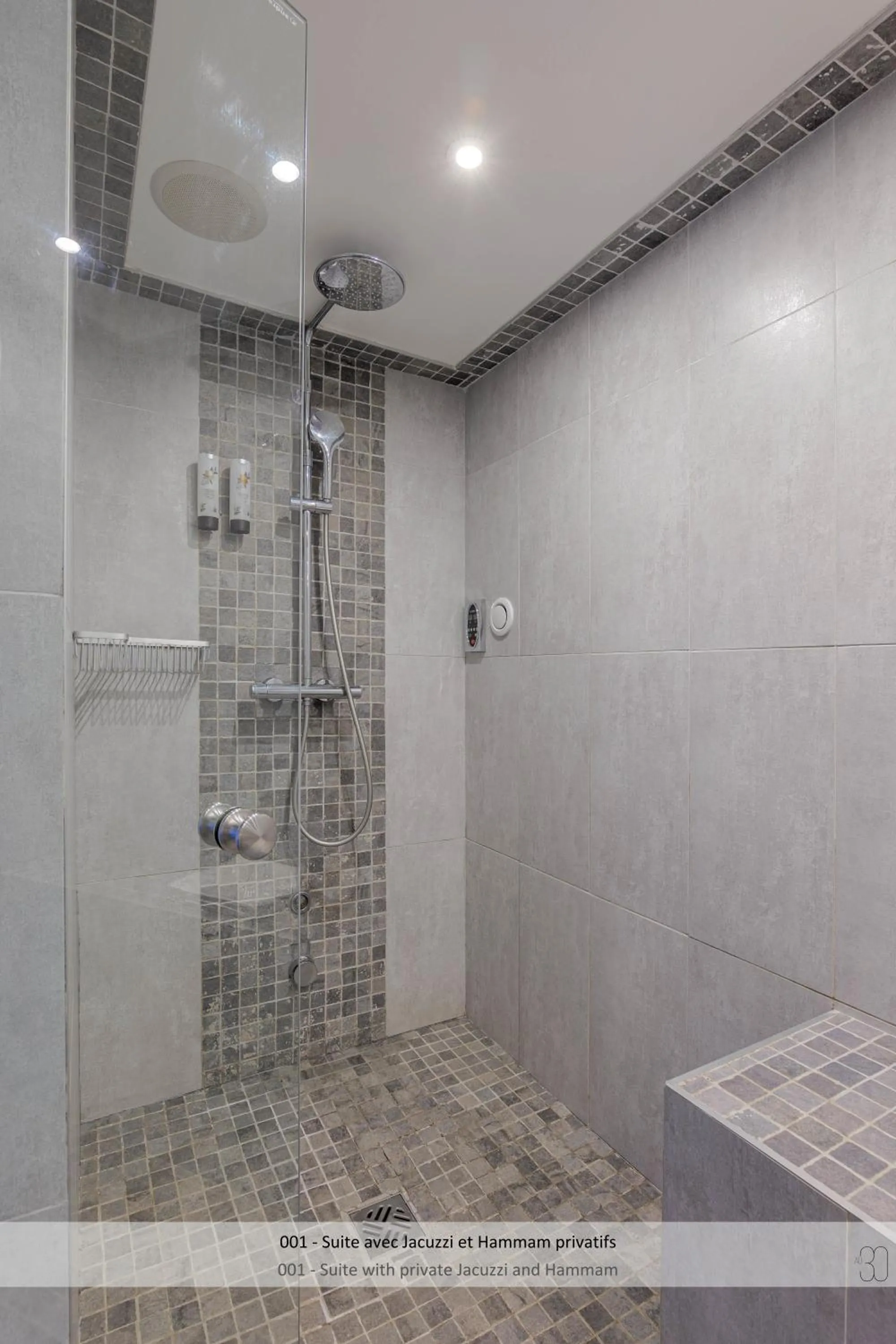 Bathroom in Au 30 Lille Centre Grand Palais