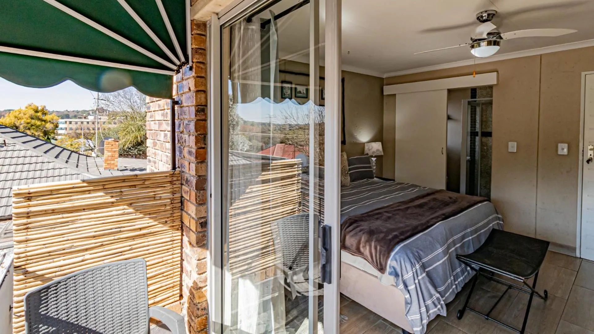 Balcony/Terrace, Bed in B&B on 8th Avenue