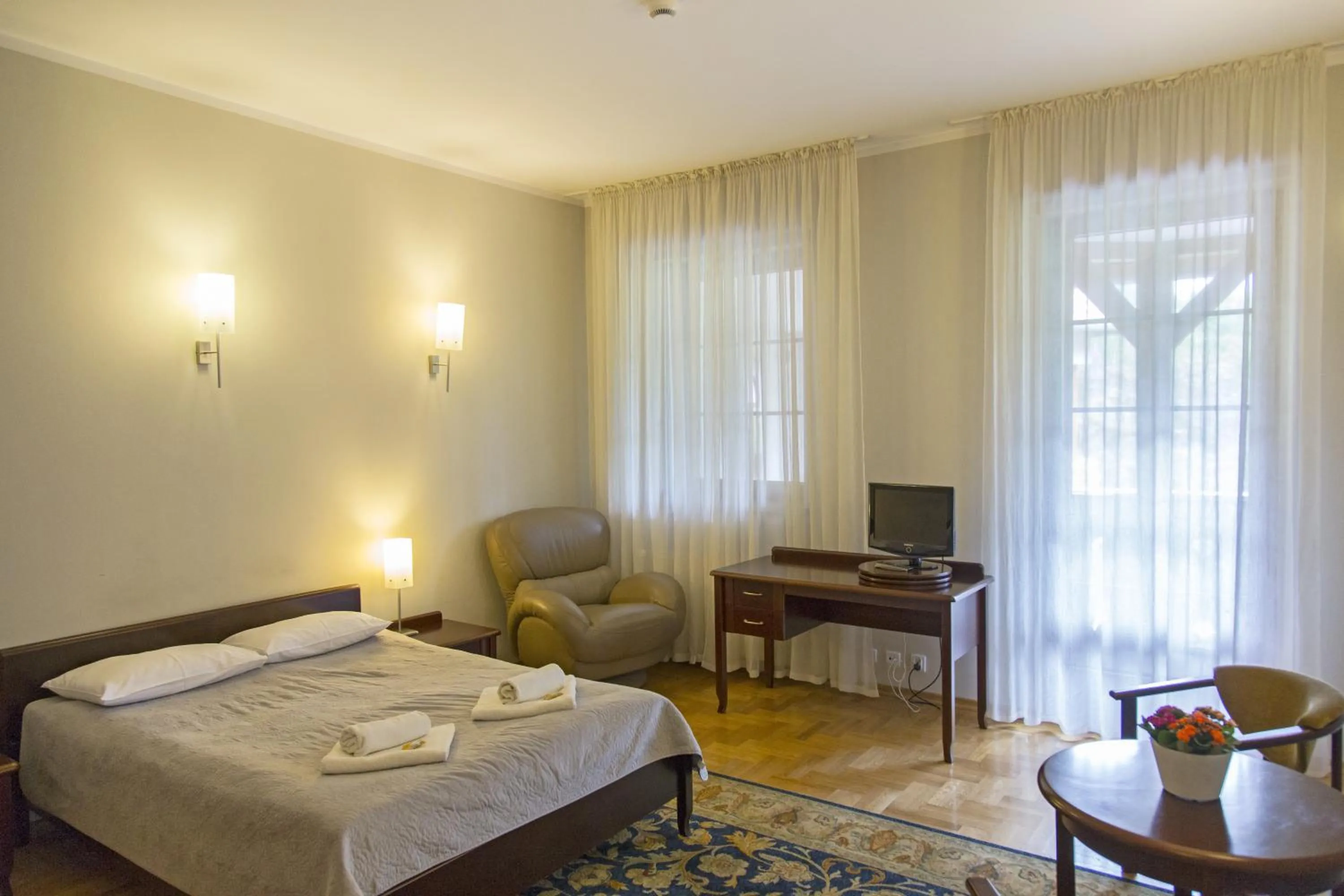 Day, Bed in Willa Zameczek