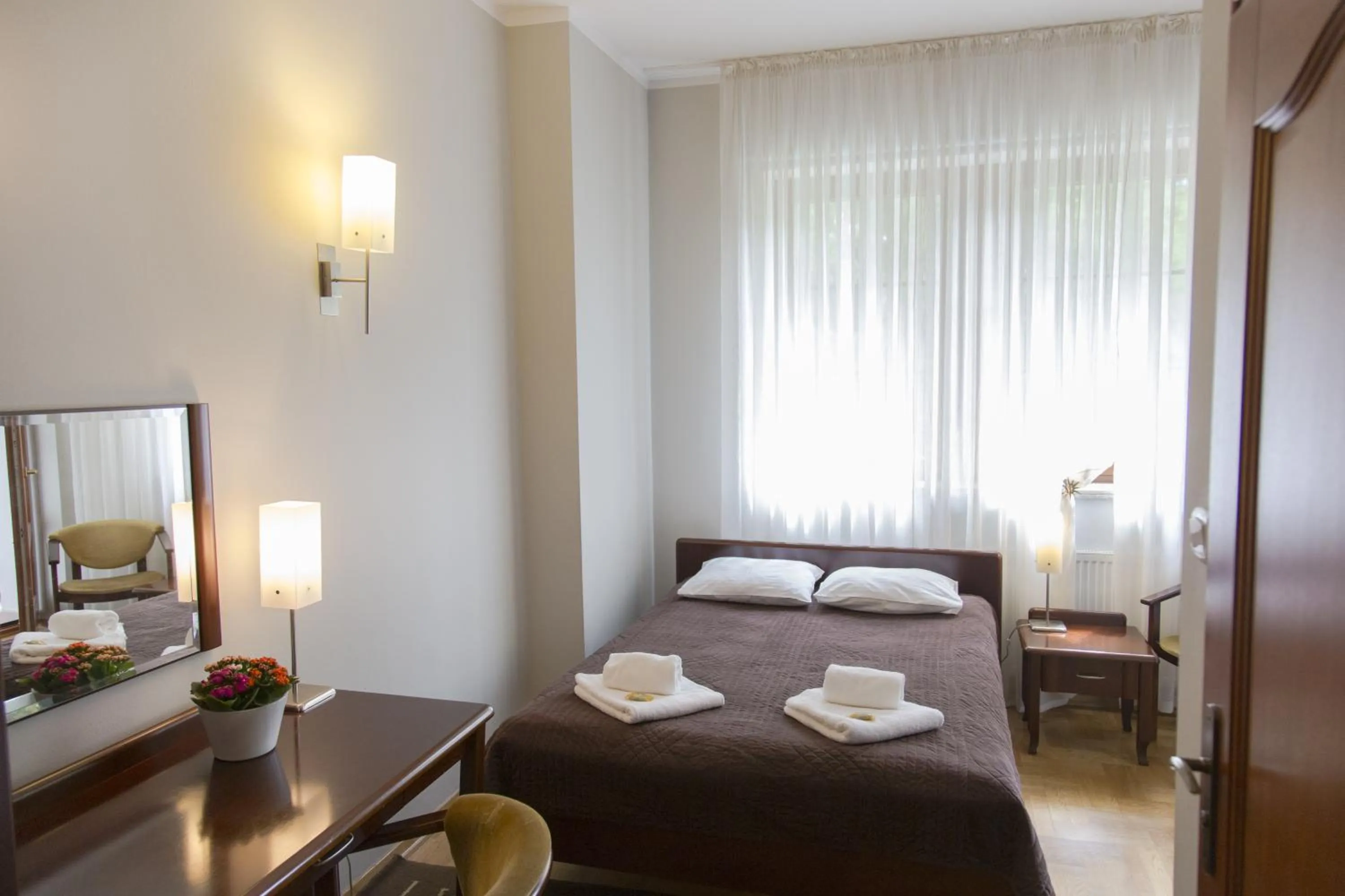 Day, Bed in Willa Zameczek