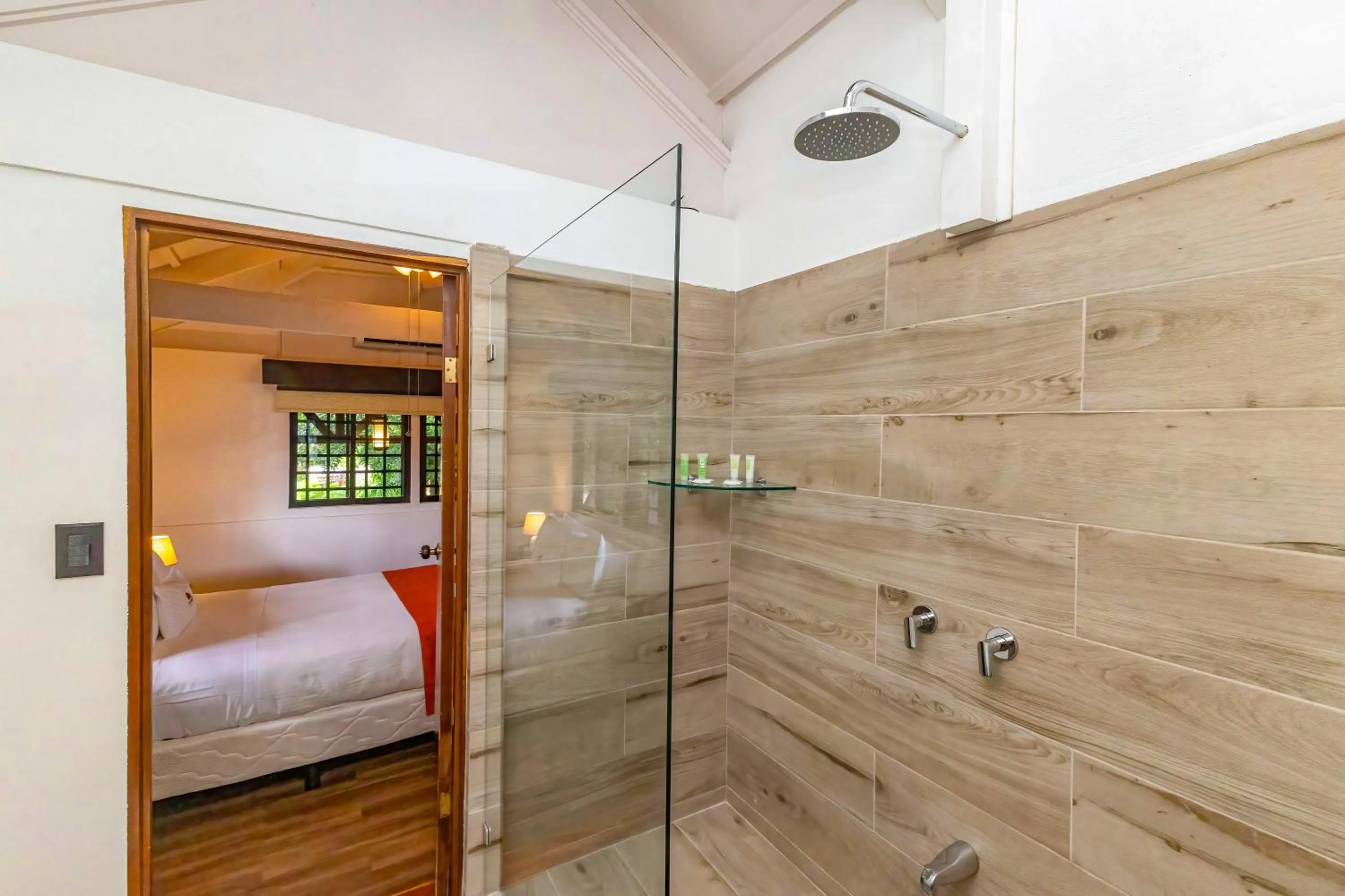 Shower, Bed in Tulemar Resort
