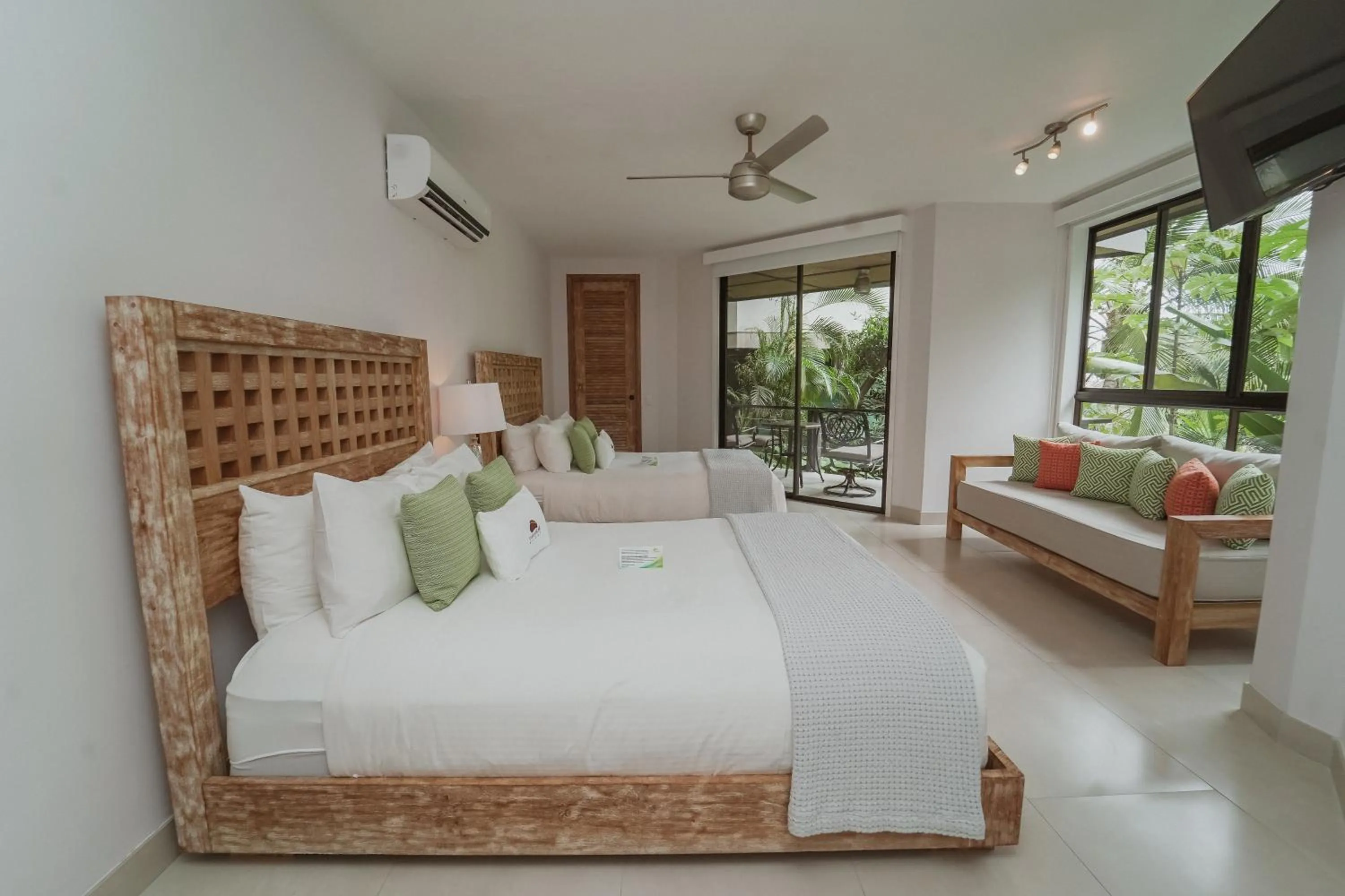 Bedroom, Bed in Tulemar Resort
