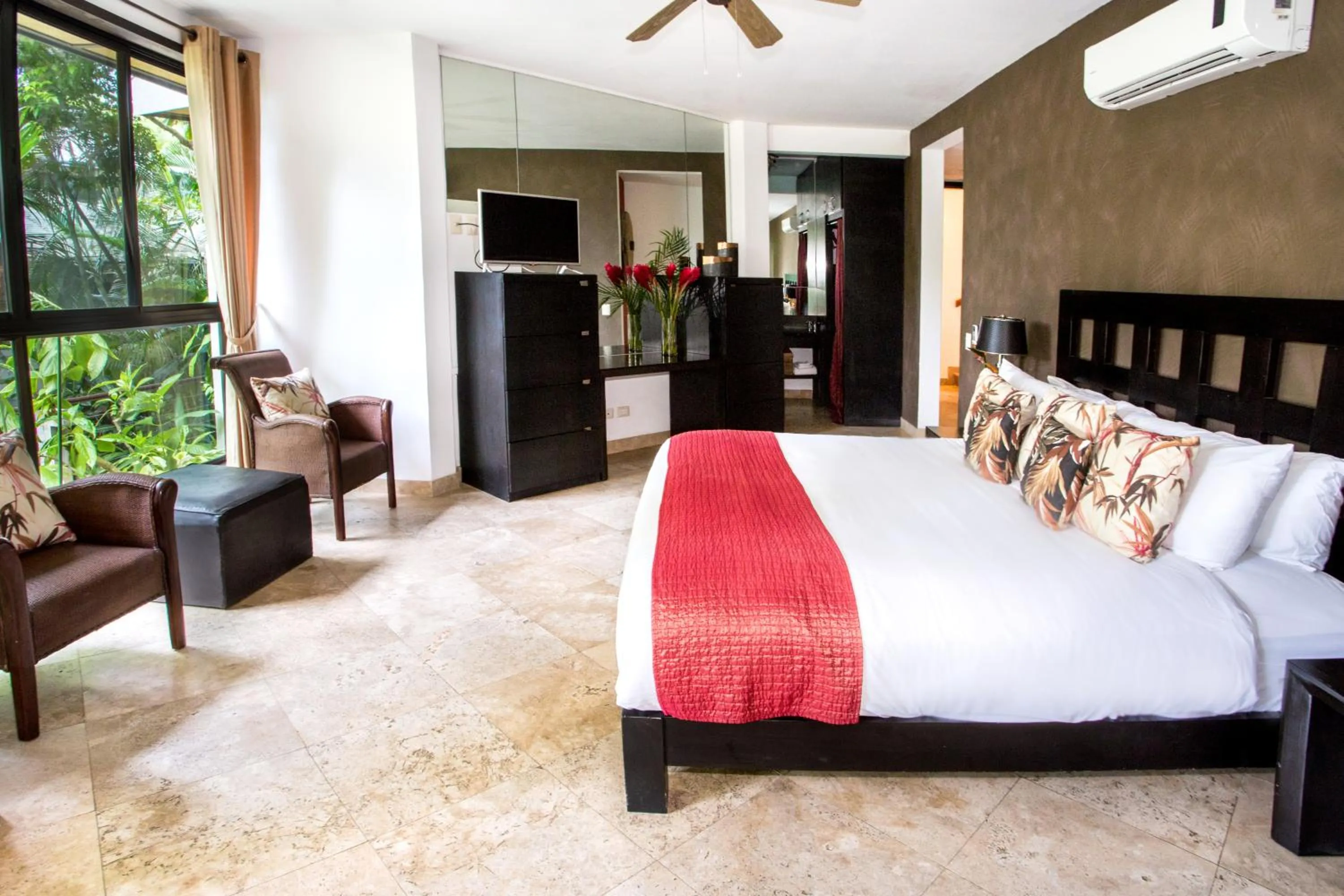 Bedroom, Bed in Tulemar Resort