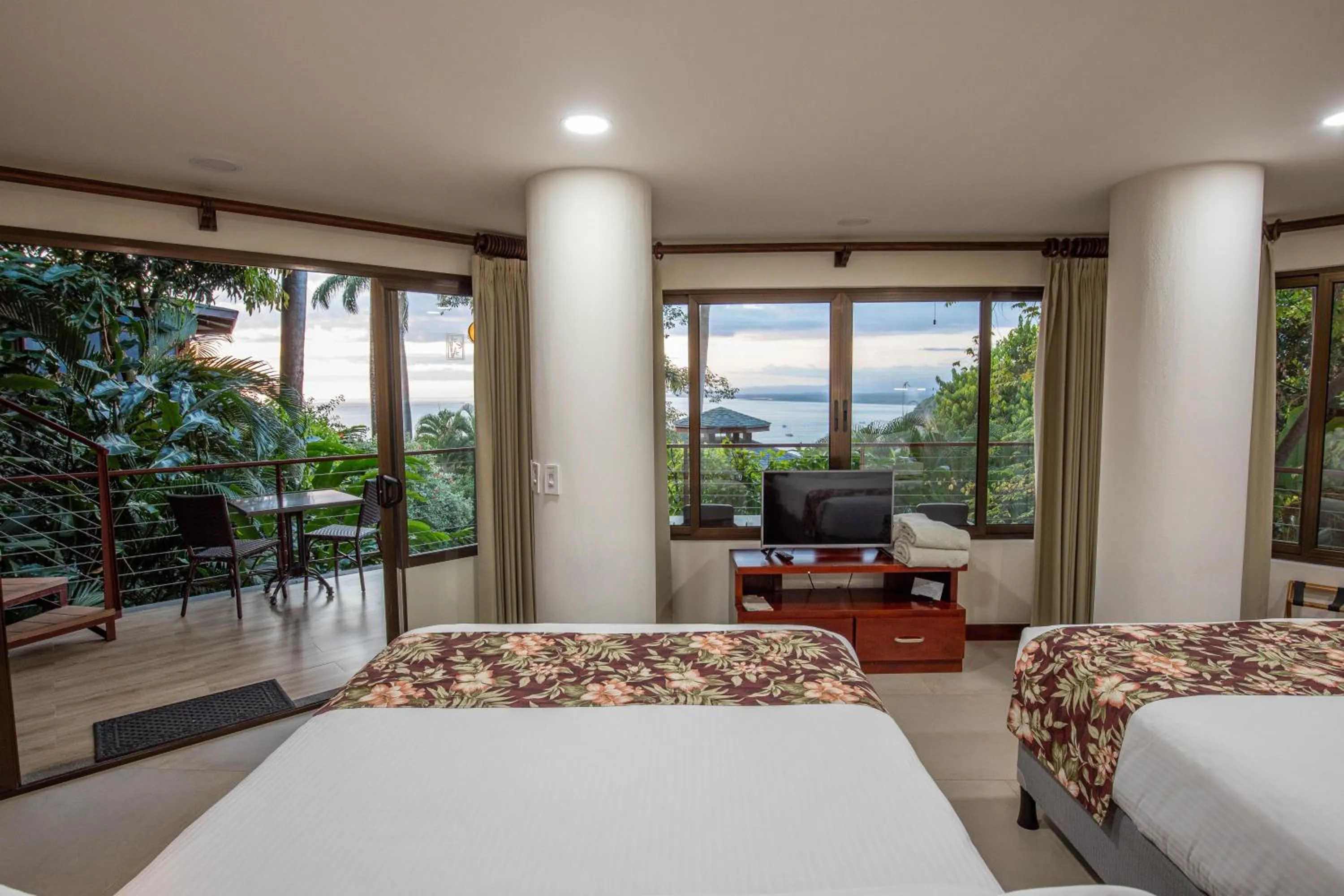 Bedroom, Bed in Tulemar Resort