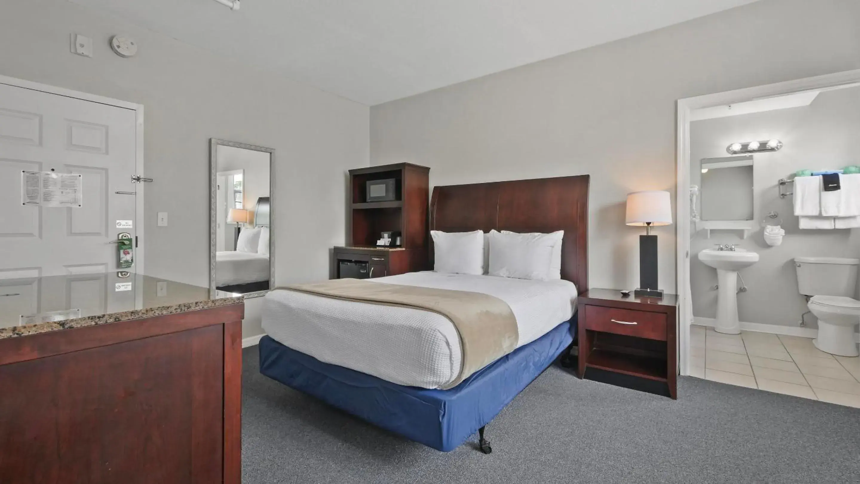 Deluxe Queen Room in Crystal Bay Historic Hotel Deluxe Queen Room in Crystal Bay Historic Hotel