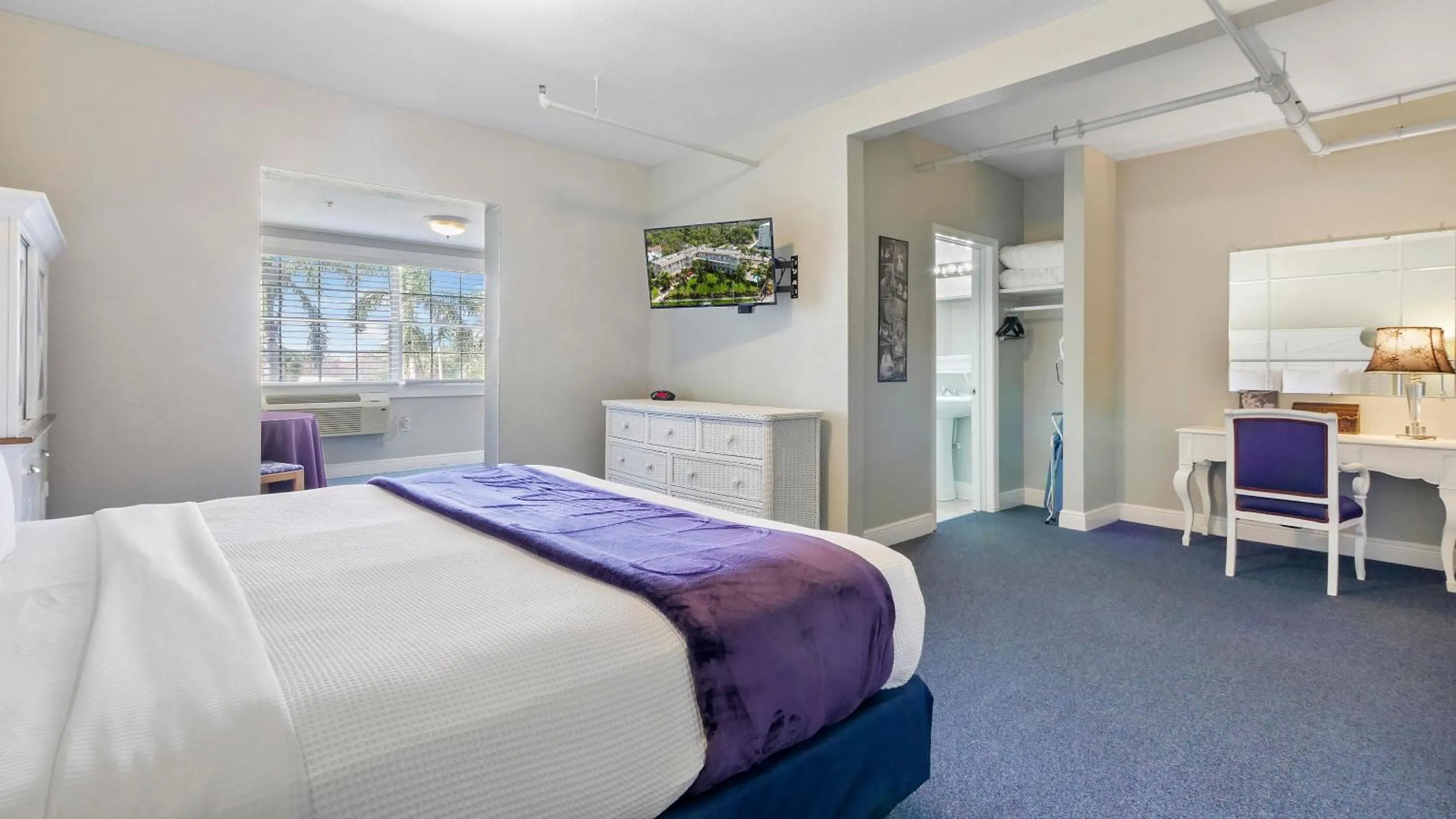 View (from property/room), Bed in Crystal Bay Historic Hotel