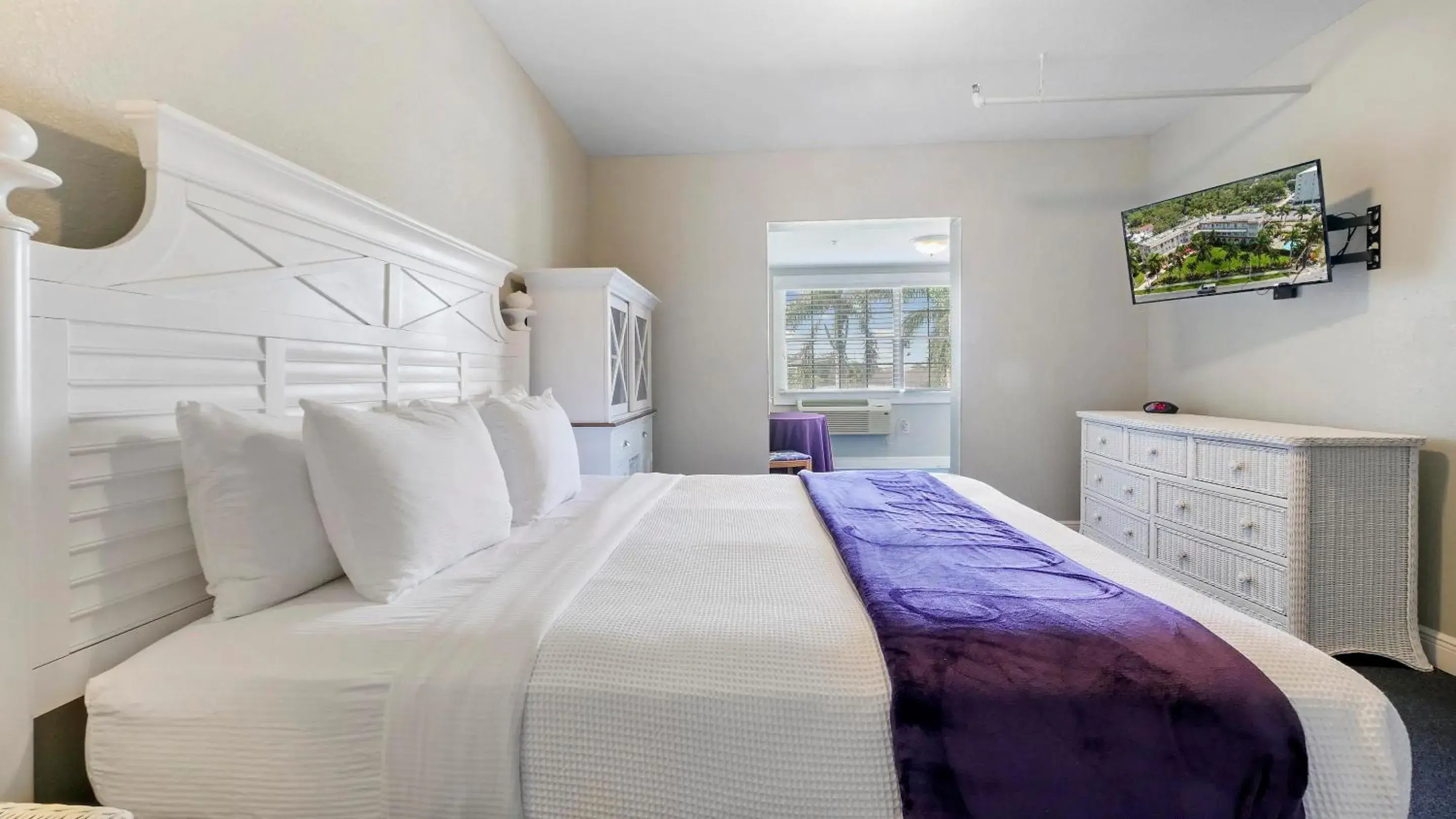 Marilyn Monroe | Superior Quadruple Room in Crystal Bay Historic Hotel Marilyn Monroe | Superior Quadruple Room in Crystal Bay Historic Hotel