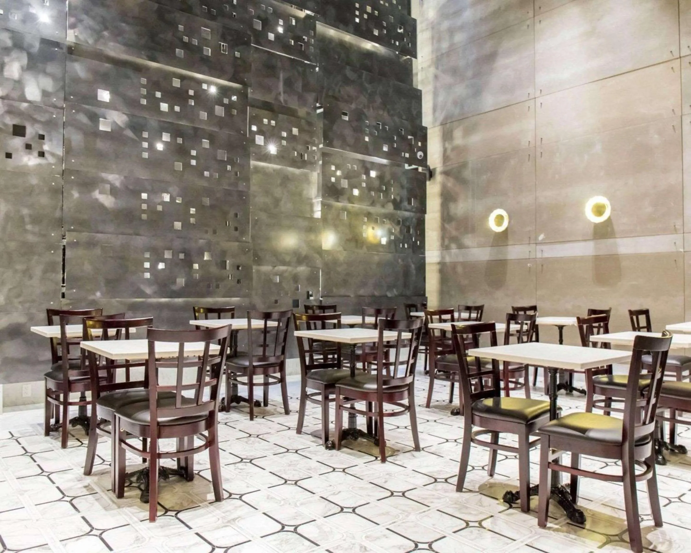 Restaurant/Places to Eat in The Paul Hotel