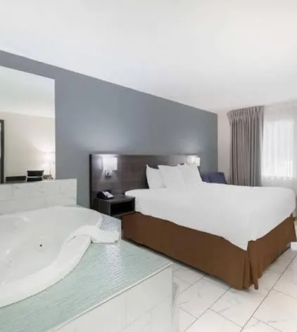 Bed in Downtown Inn & Studio Suites