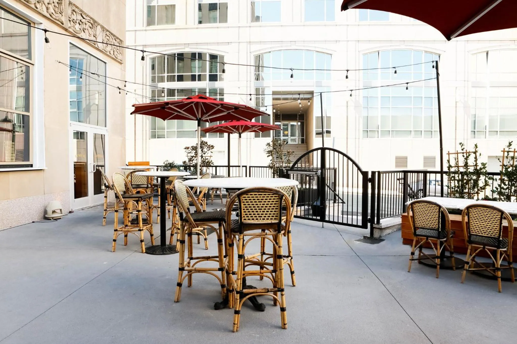 Restaurant/places to eat in Kimpton Cardinal Hotel by IHG