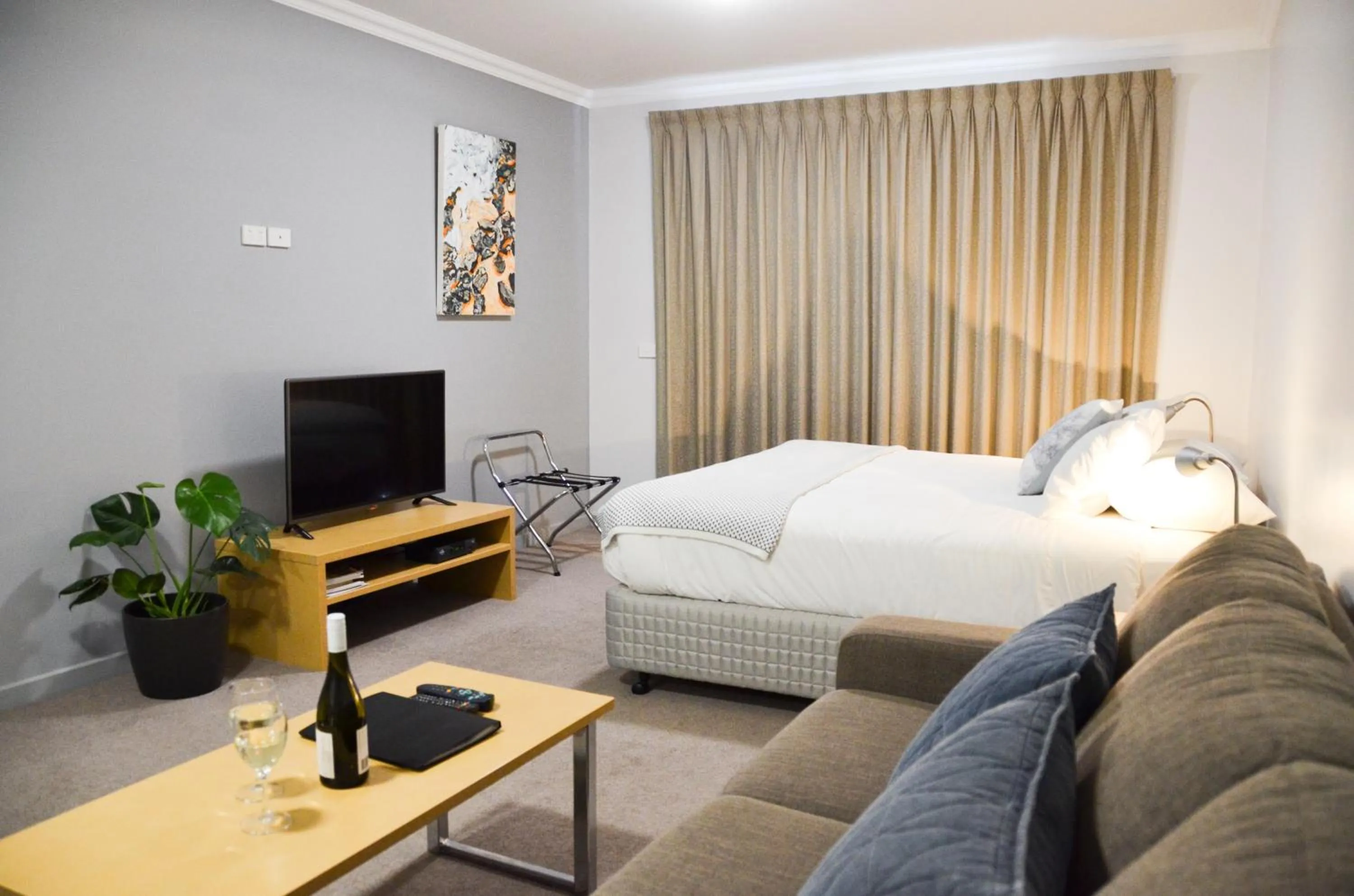 Bed in Mansfield Apartments