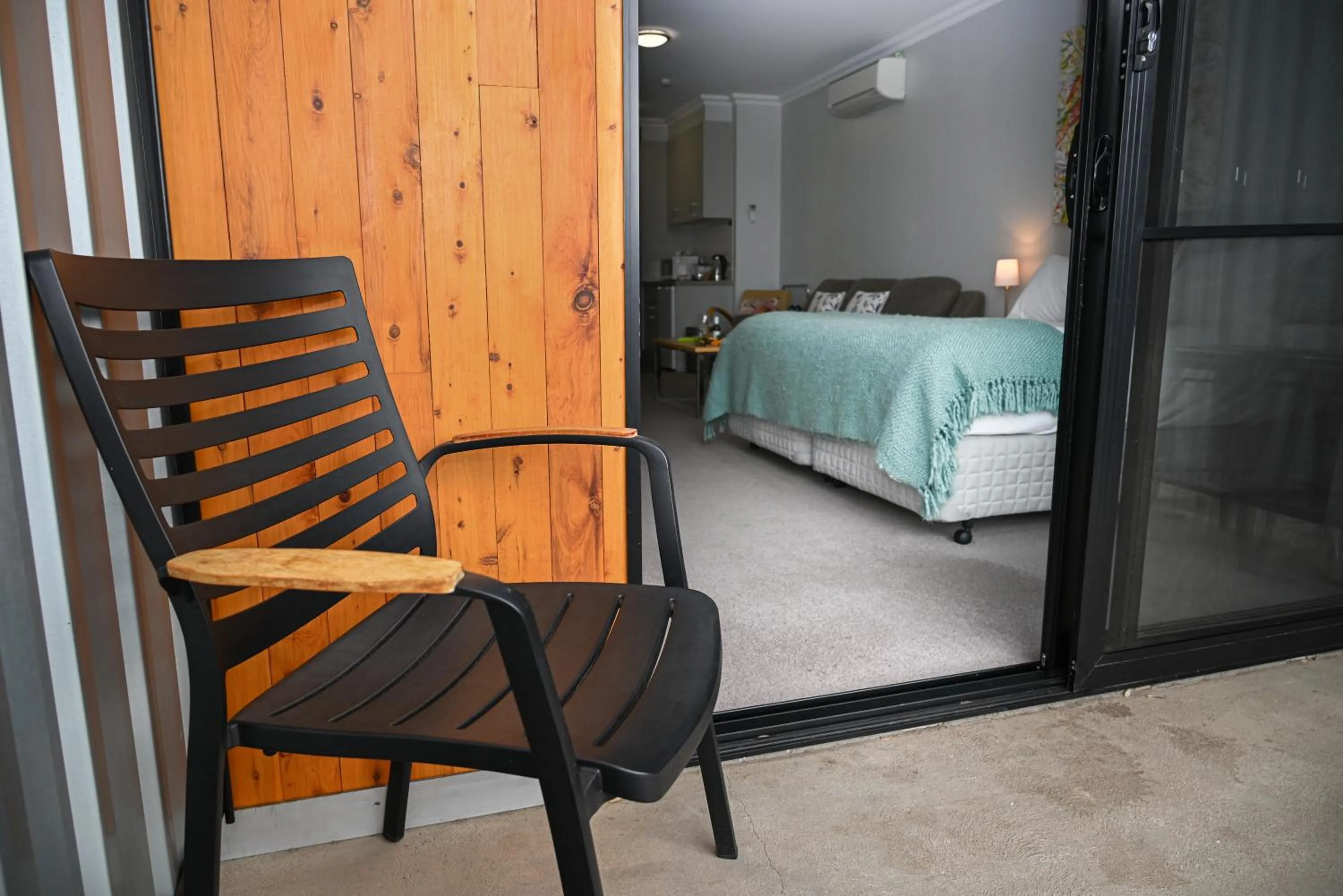 Balcony/Terrace, Bed in Mansfield Apartments