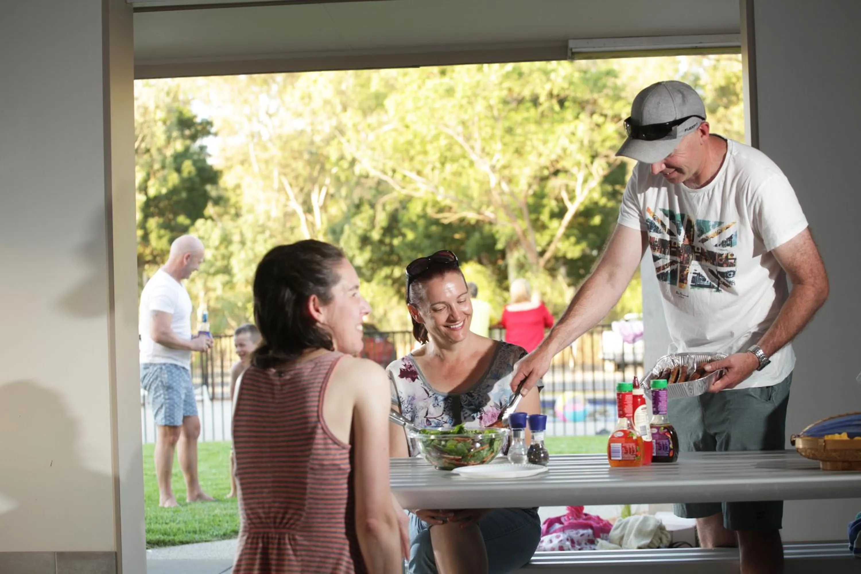 BBQ facilities in Riverside Cabin Park