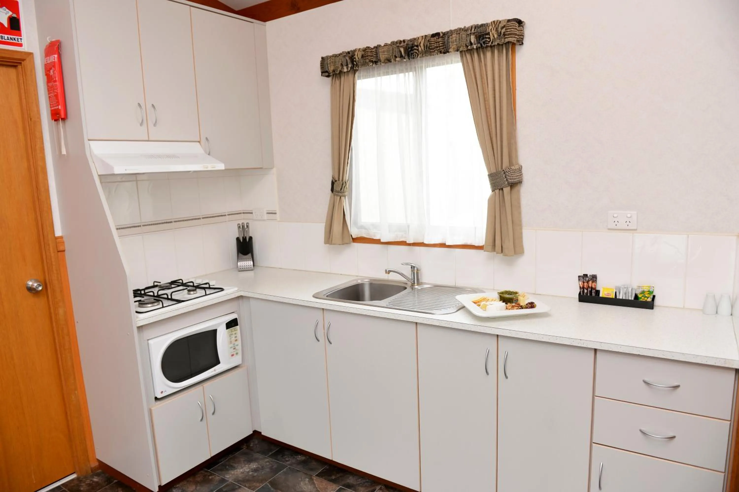 Kitchen or kitchenette in Riverside Cabin Park