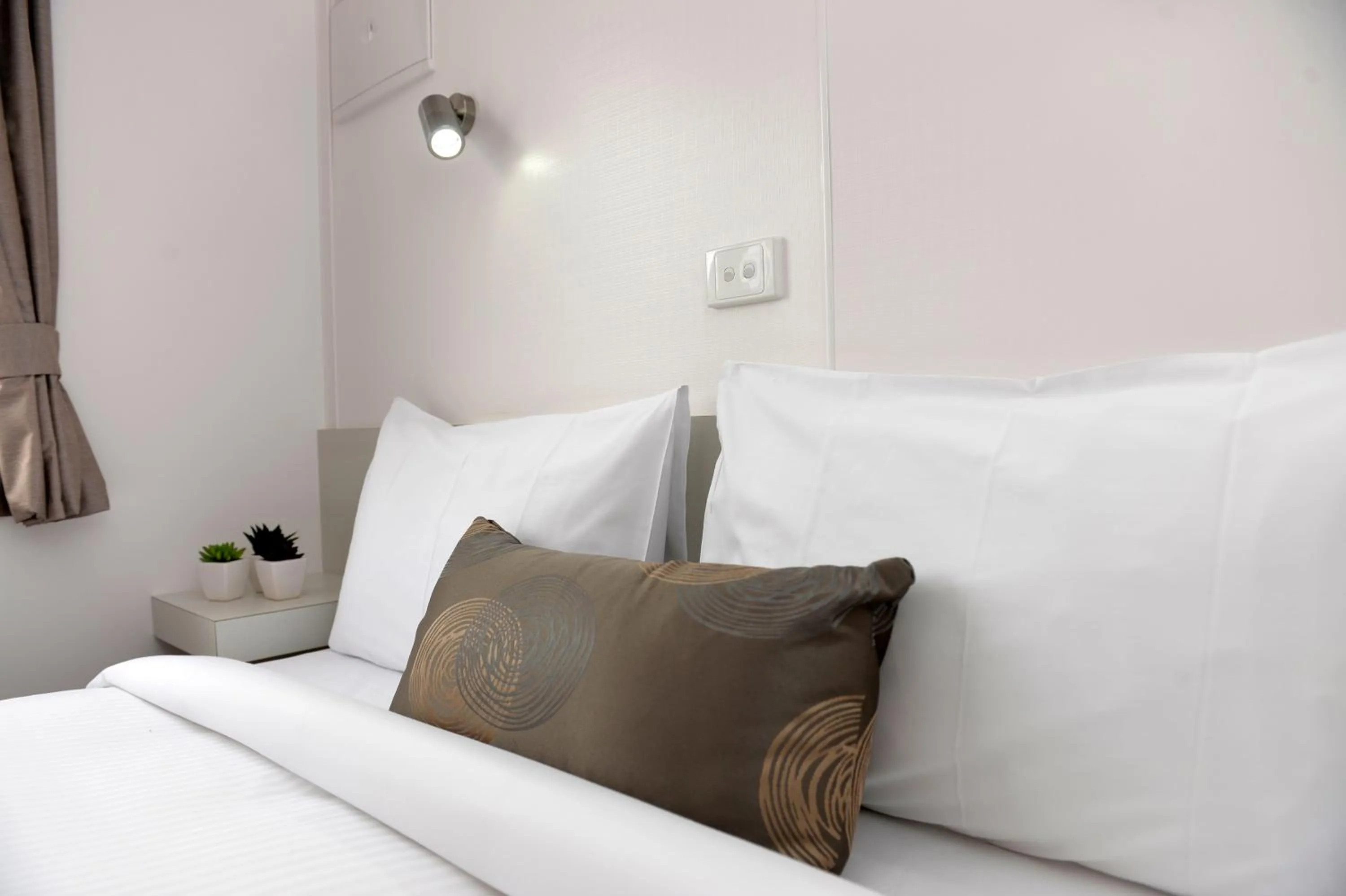 Bed in Riverside Cabin Park