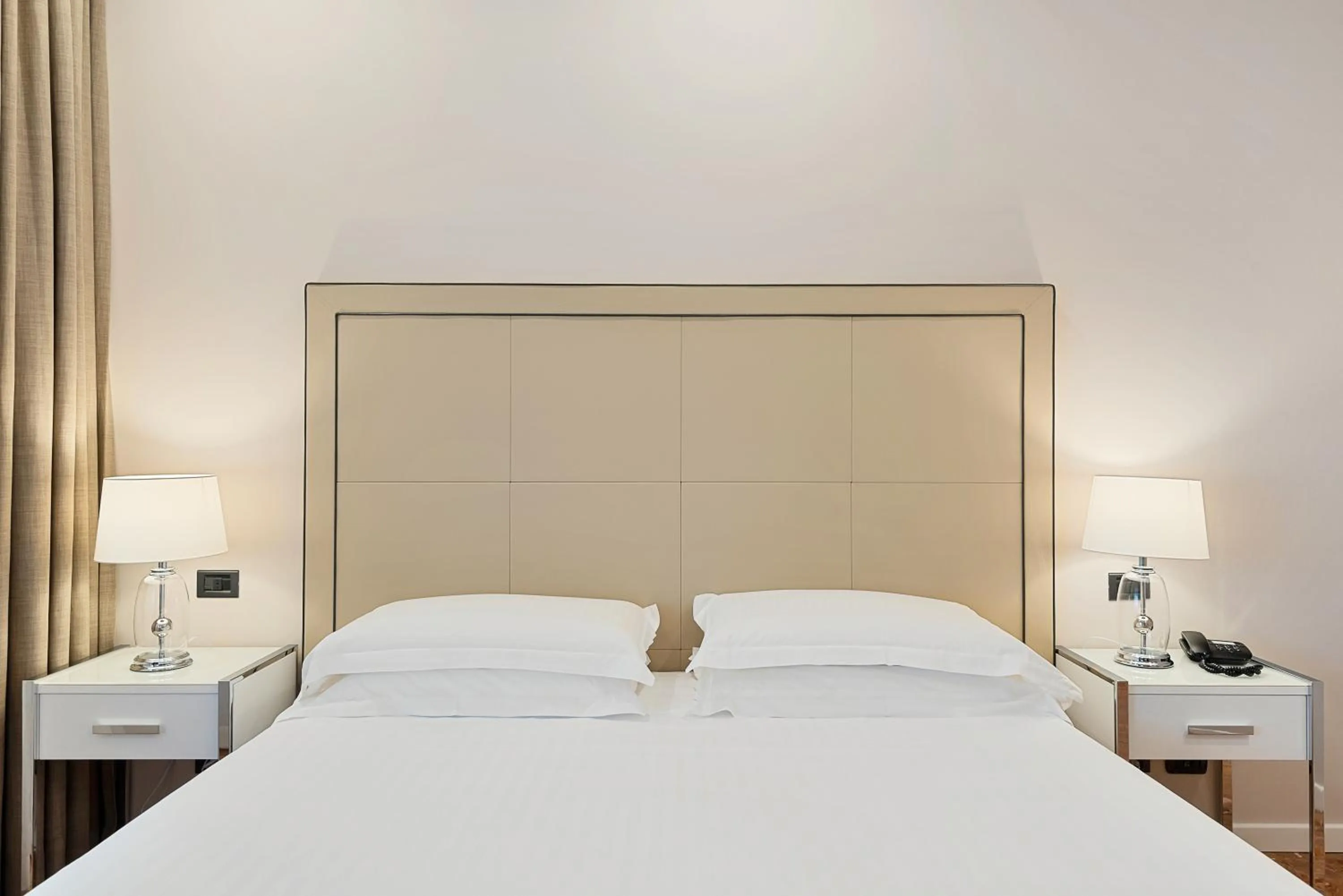 Bedroom, Bed in Hotel Excelsior