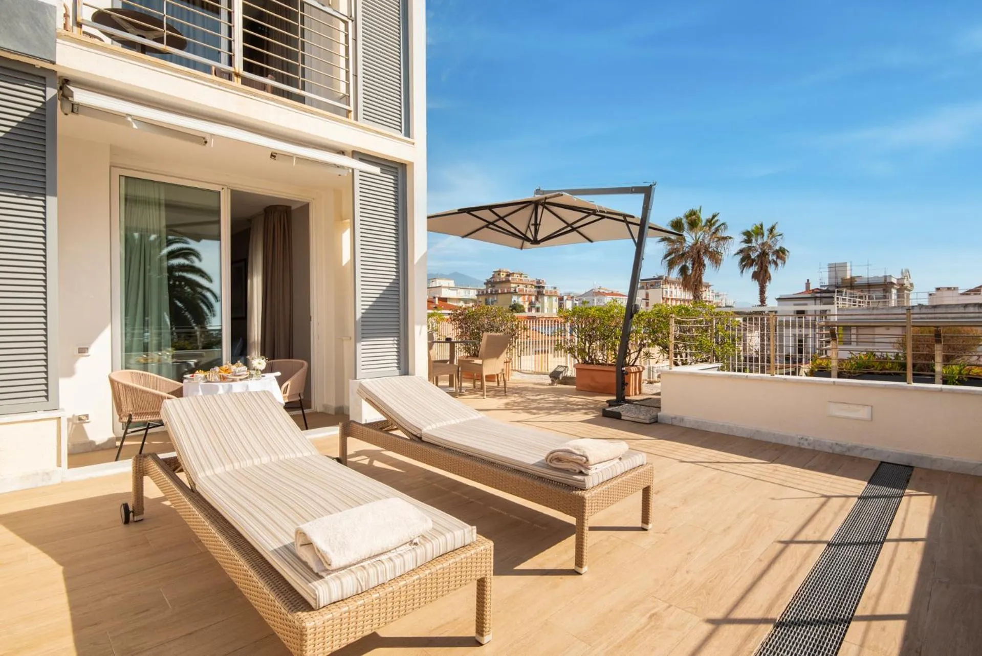 Day in Hotel Excelsior