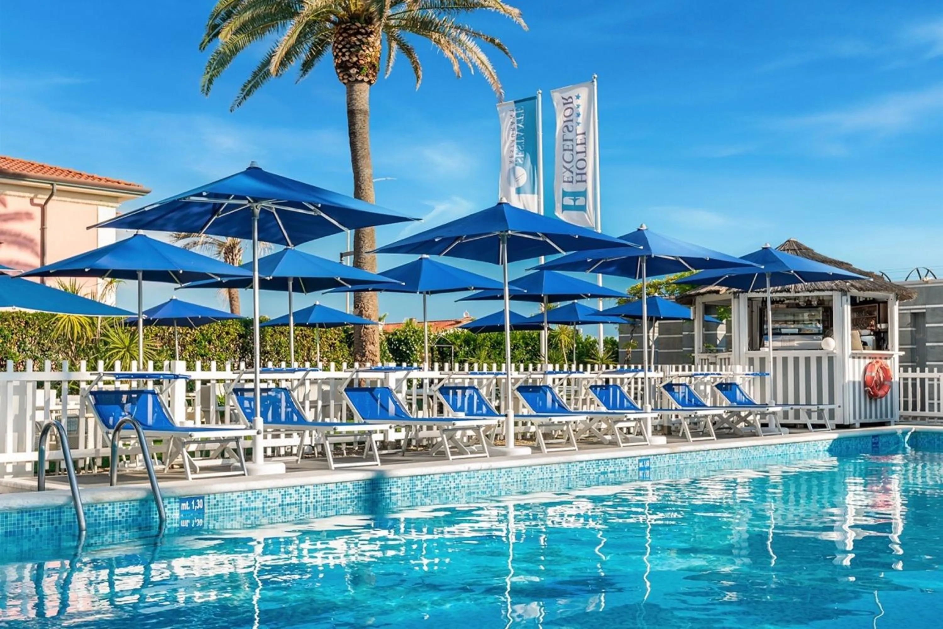 Pool view in Hotel Excelsior