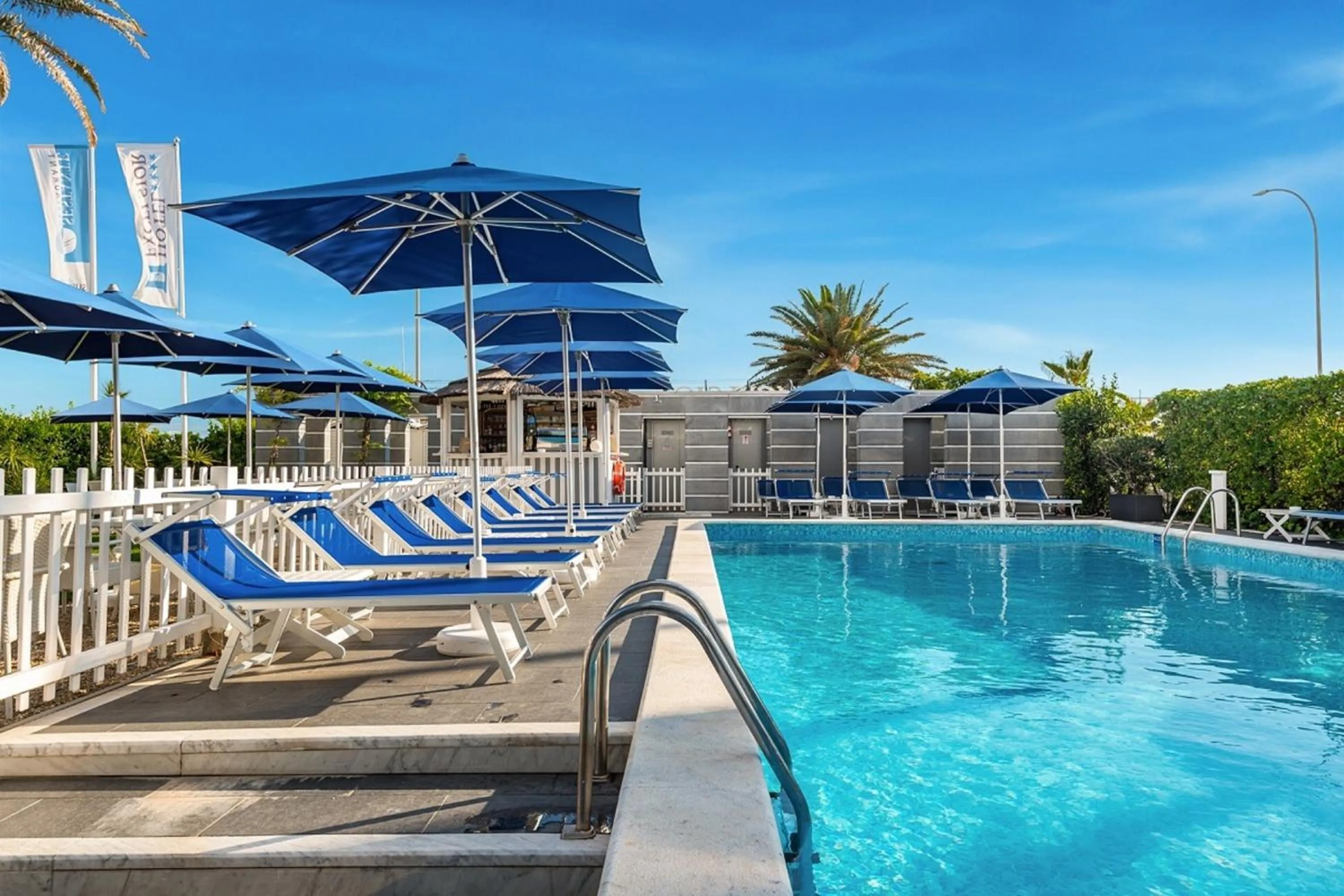 Pool view in Hotel Excelsior