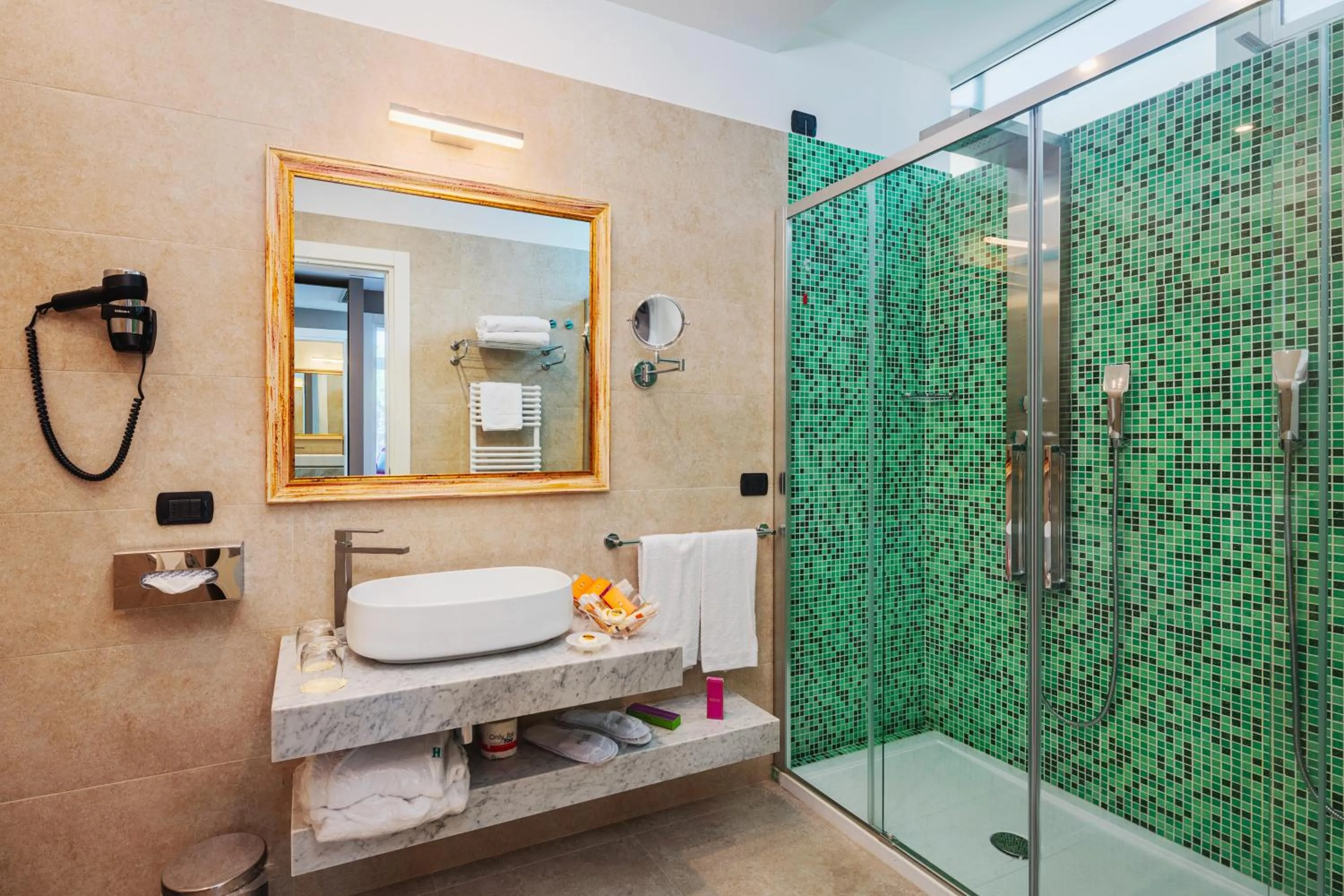 Shower in Hotel Excelsior