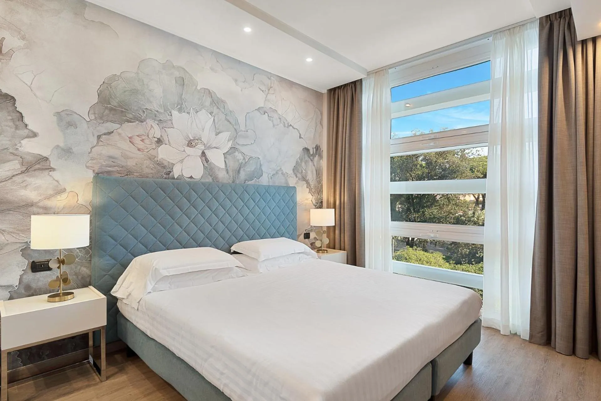 Bed in Hotel Excelsior