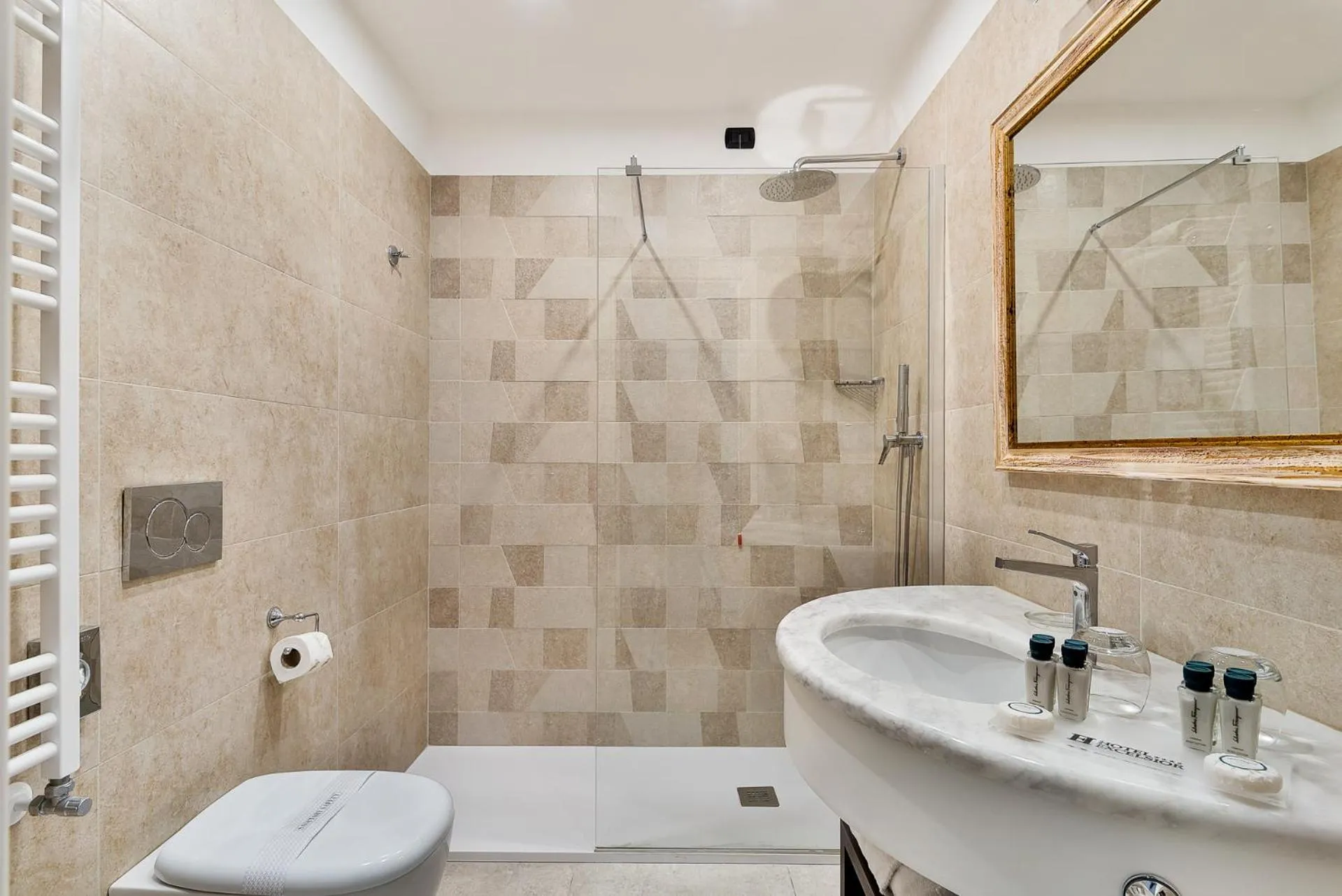 Shower in Hotel Excelsior