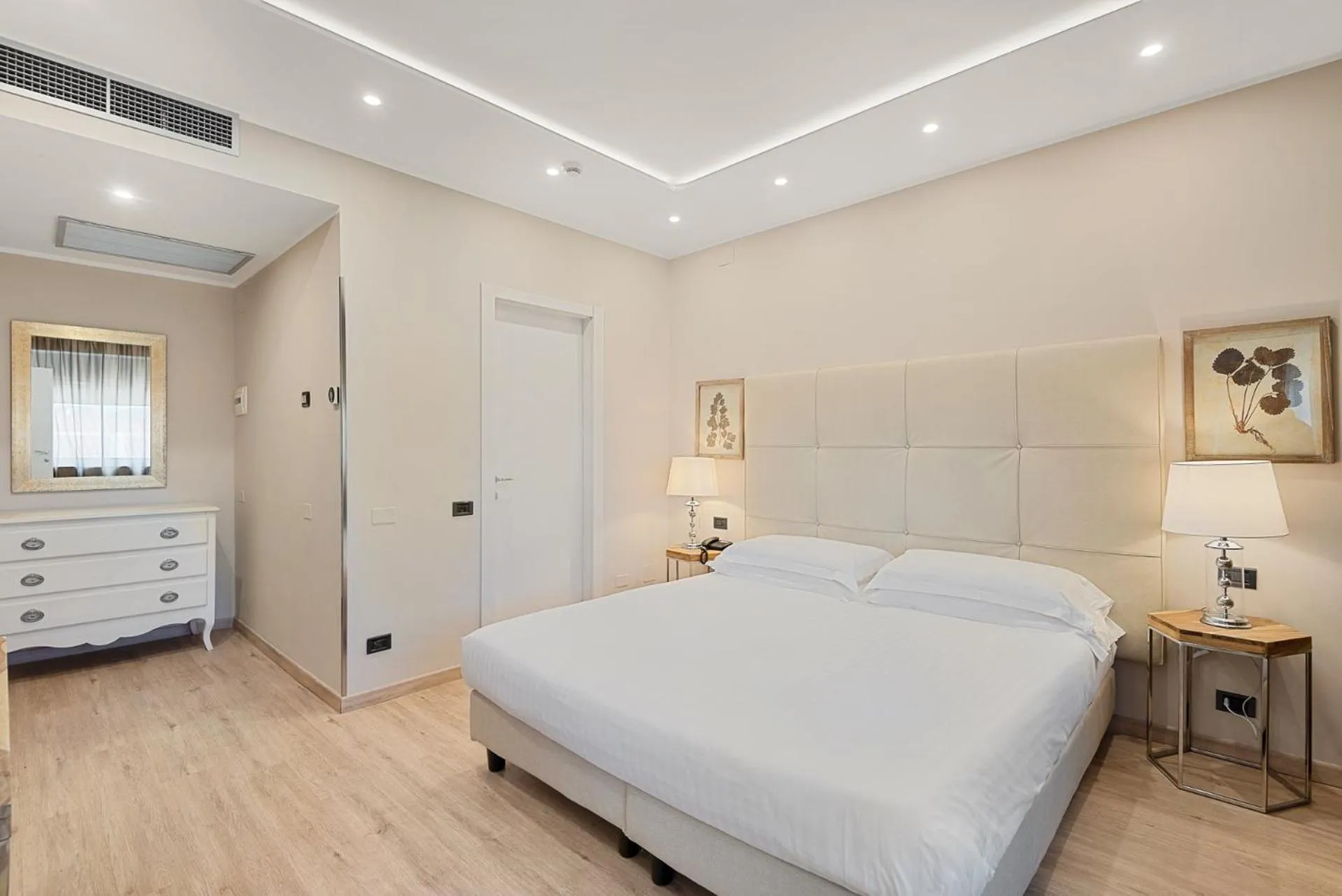 Decorative detail, Bed in Hotel Excelsior