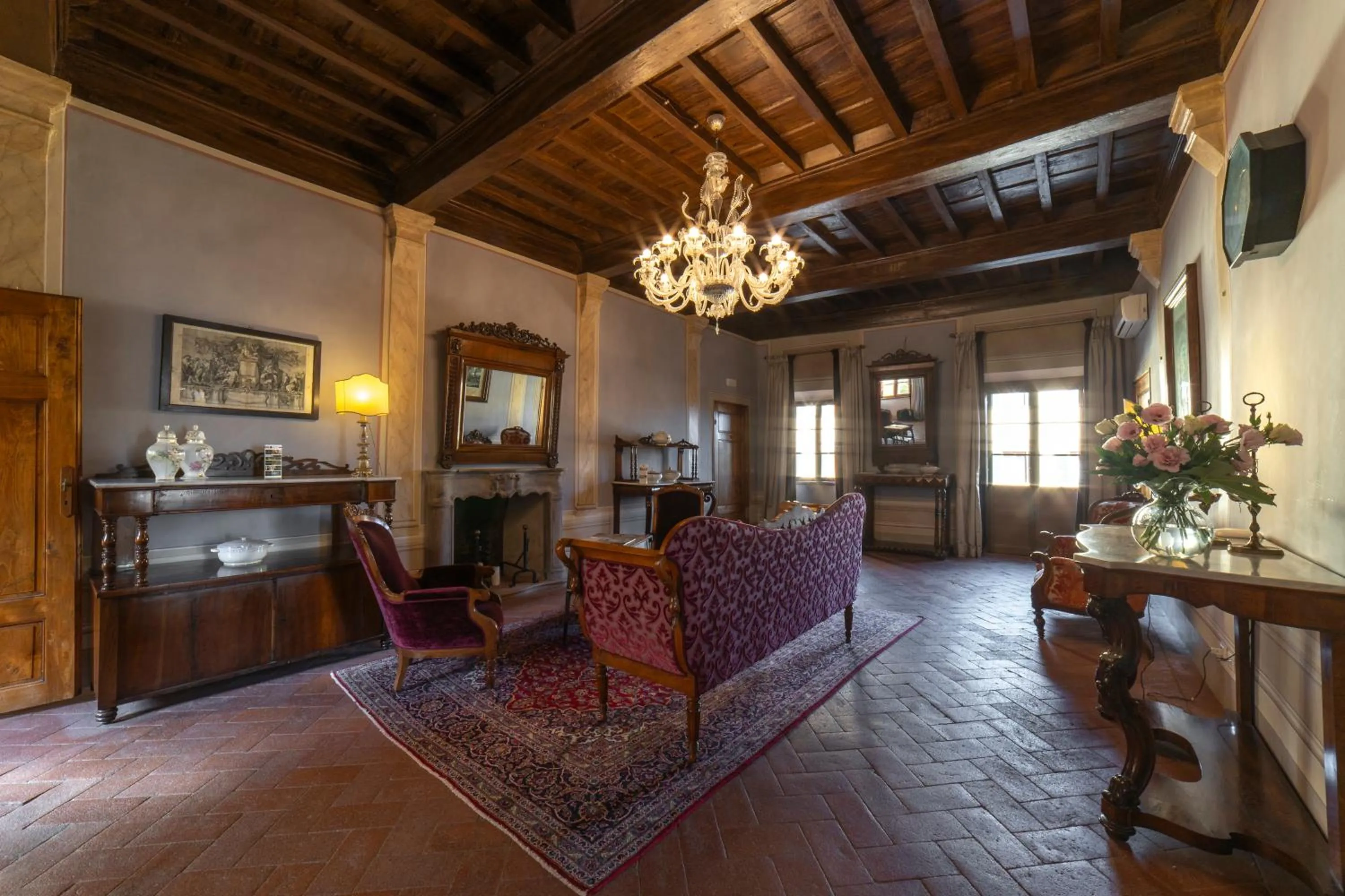 Communal lounge/ TV room in Palazzo Leopoldo Dimora Storica & Spa