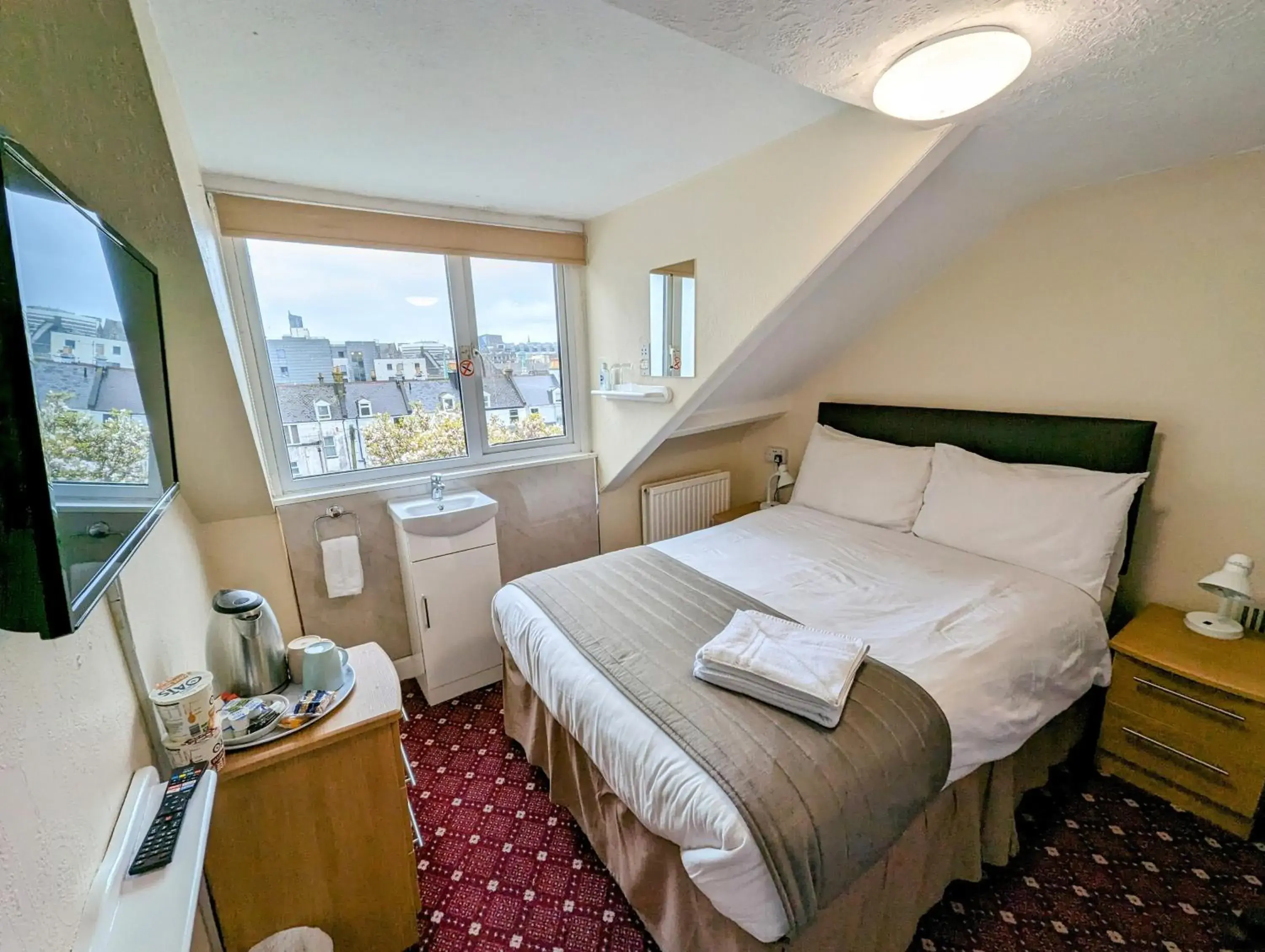 Double Room with Shared Bathroom in The George Guest House Double Room with Shared Bathroom in The George Guest House