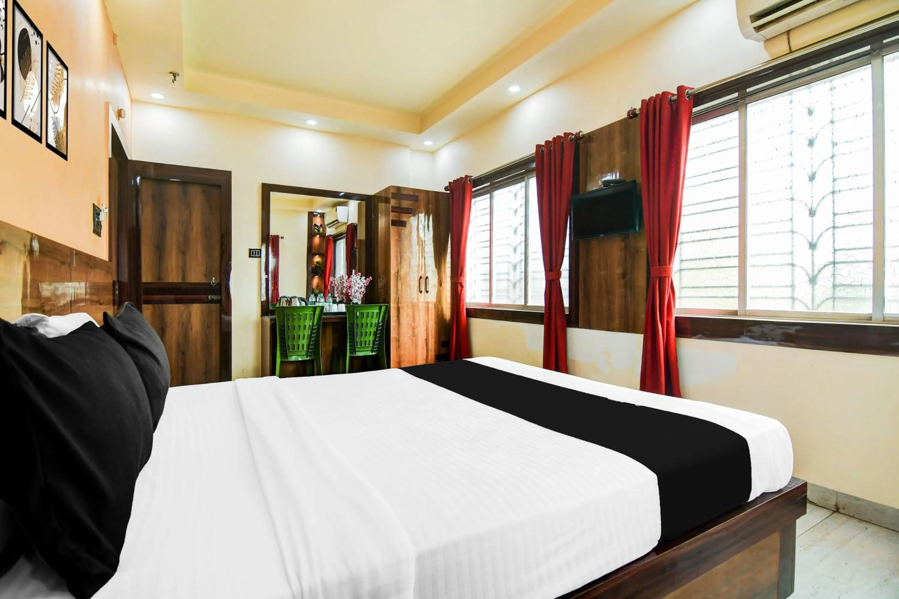 Bedroom, Bed in Super Hotel O DumDum Thana More Formerly Bimla Regency