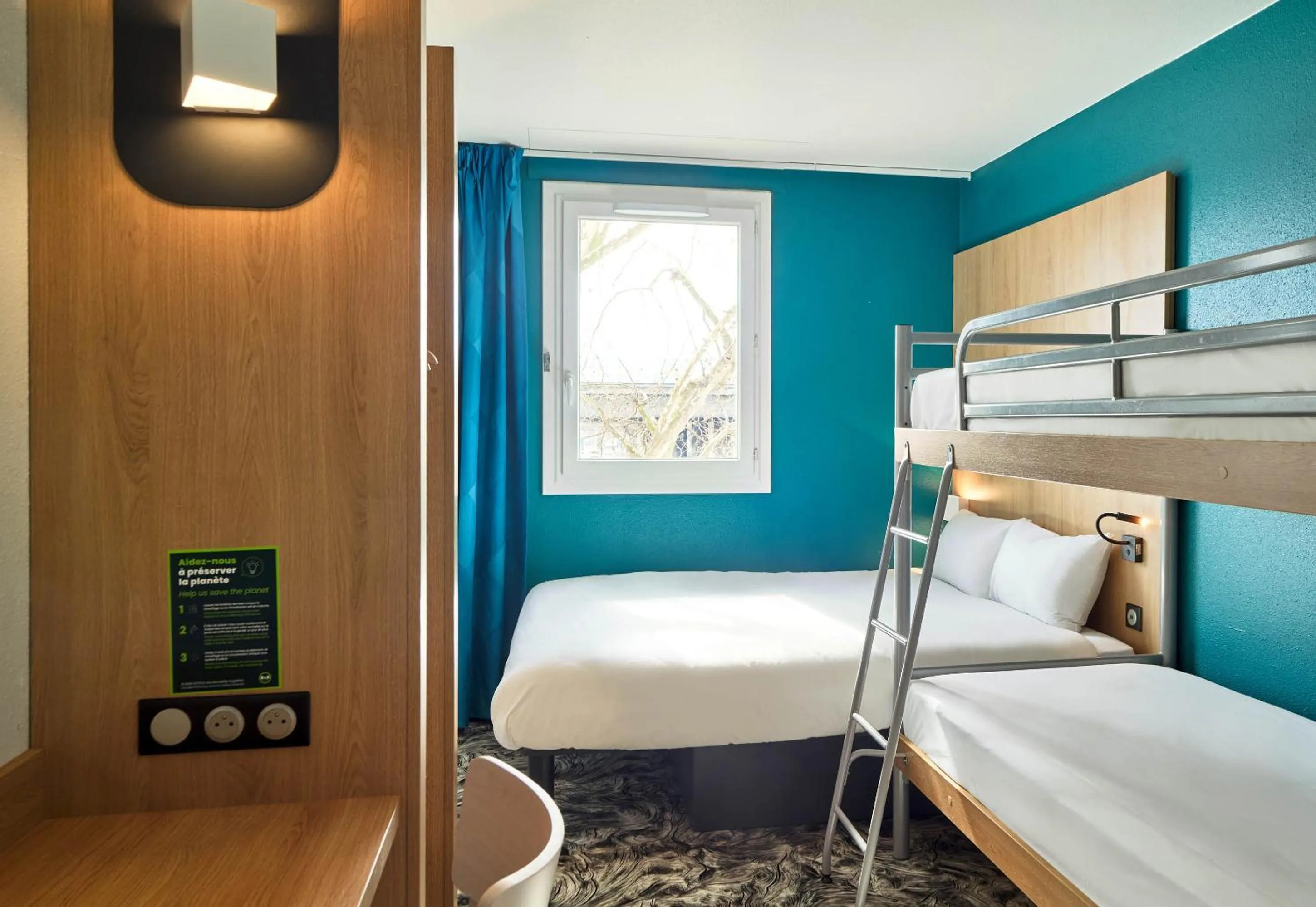 Photo of the whole room, Bed in B&B HOTEL Paris Porte de la Villette