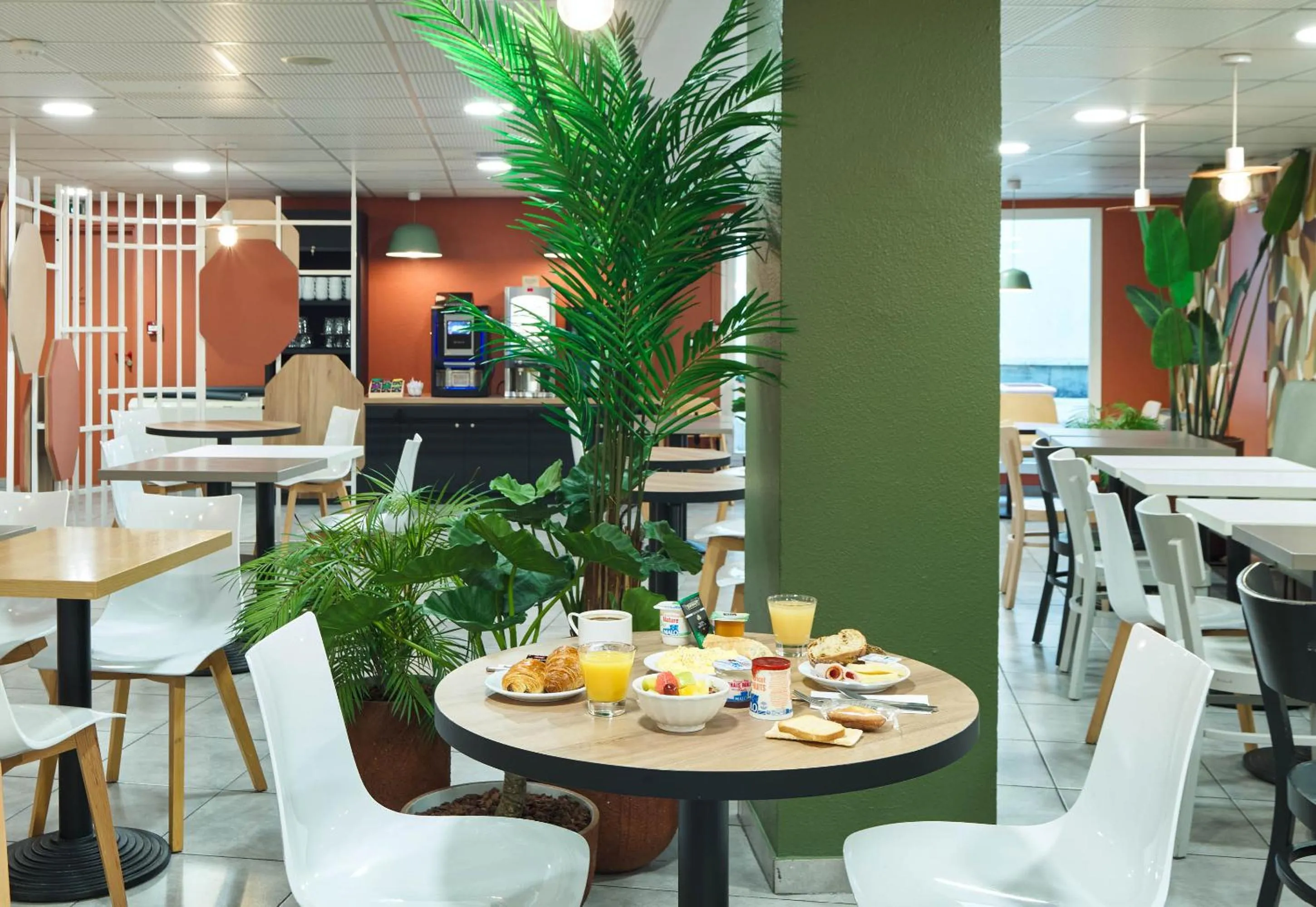 Breakfast in B&B HOTEL Paris Porte de la Villette