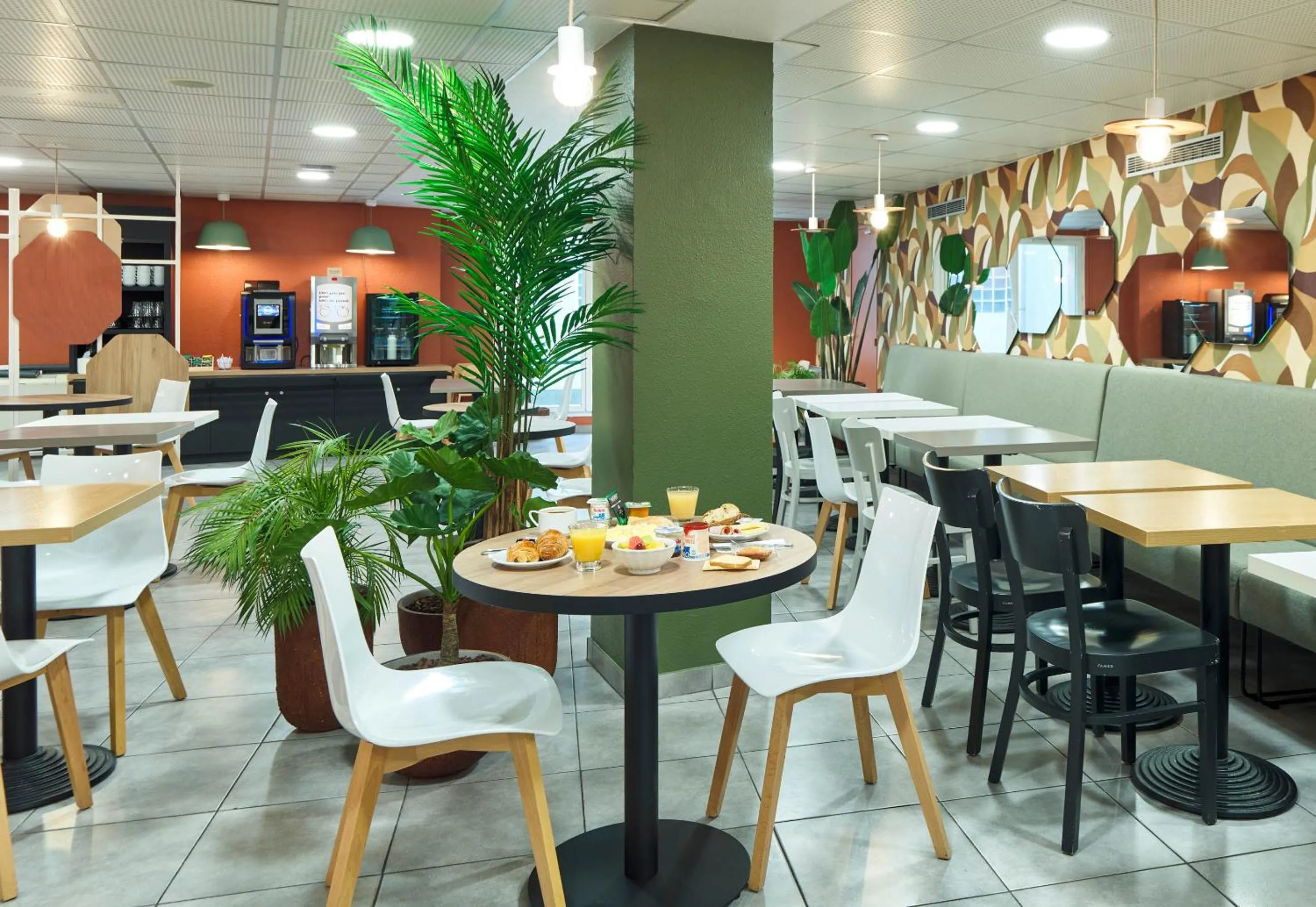 Breakfast in B&B HOTEL Paris Porte de la Villette