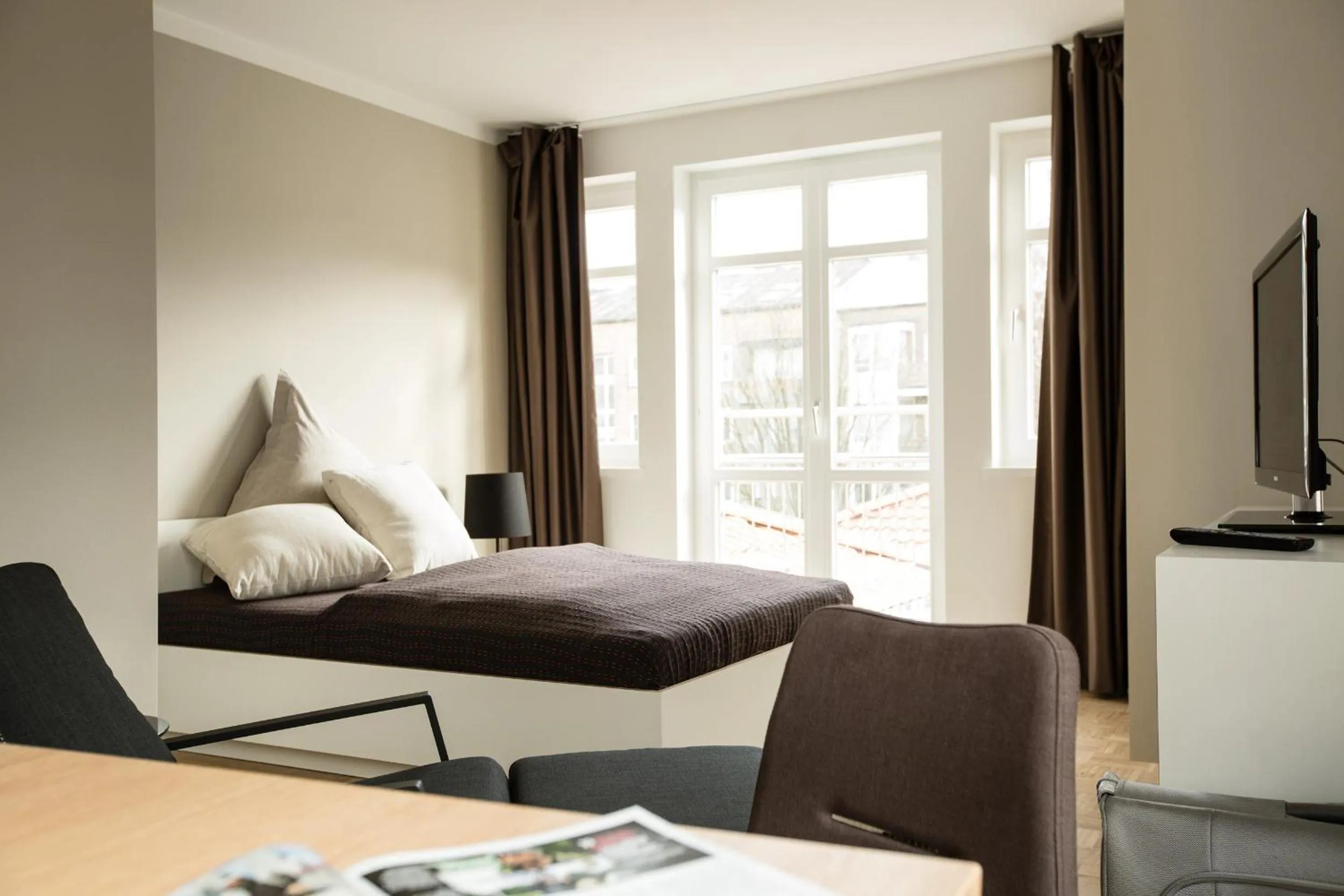 TV and multimedia, Bed in smartments Hamburg Aussenalster