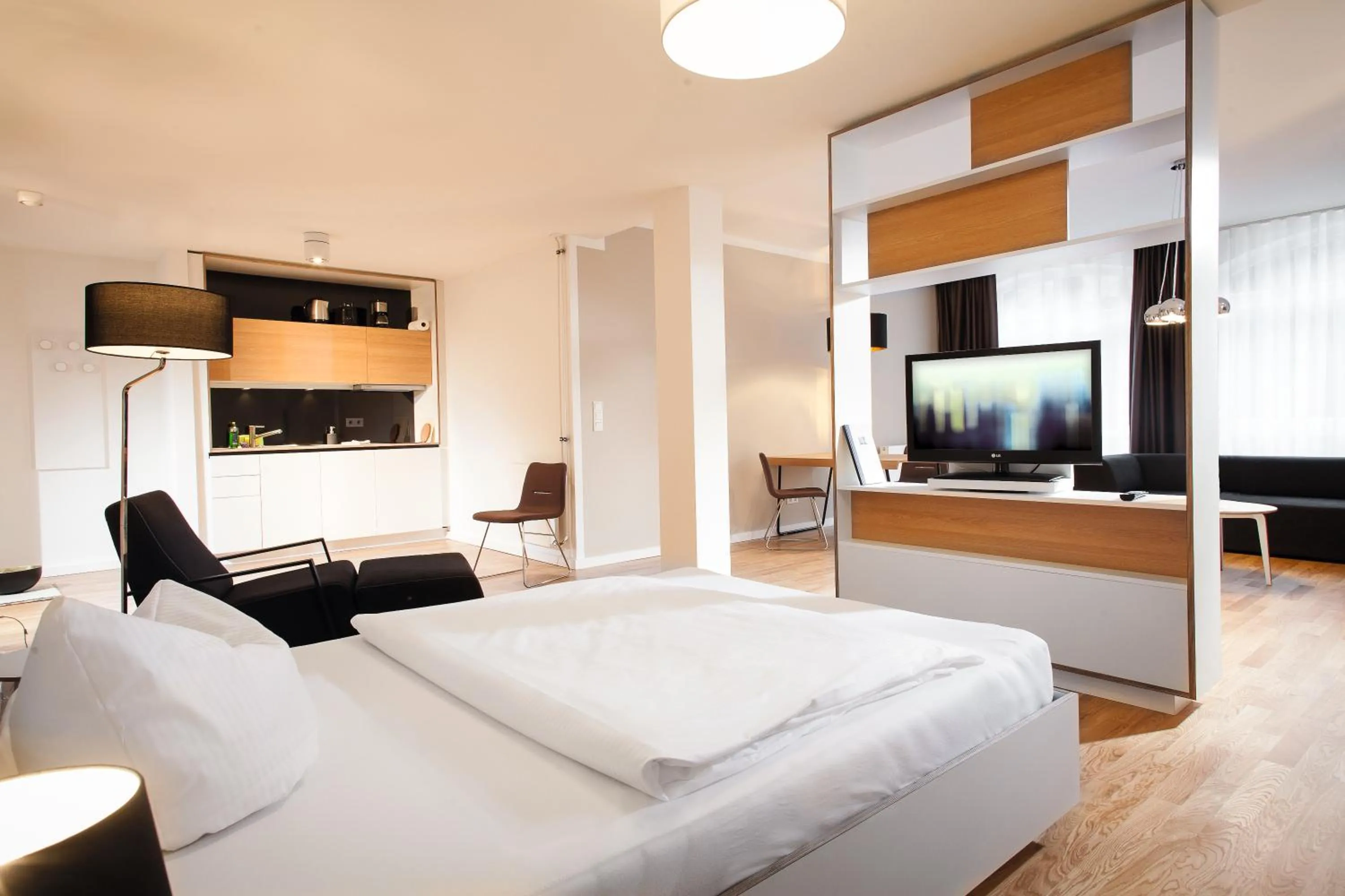 TV and multimedia, Bed in smartments Hamburg Aussenalster