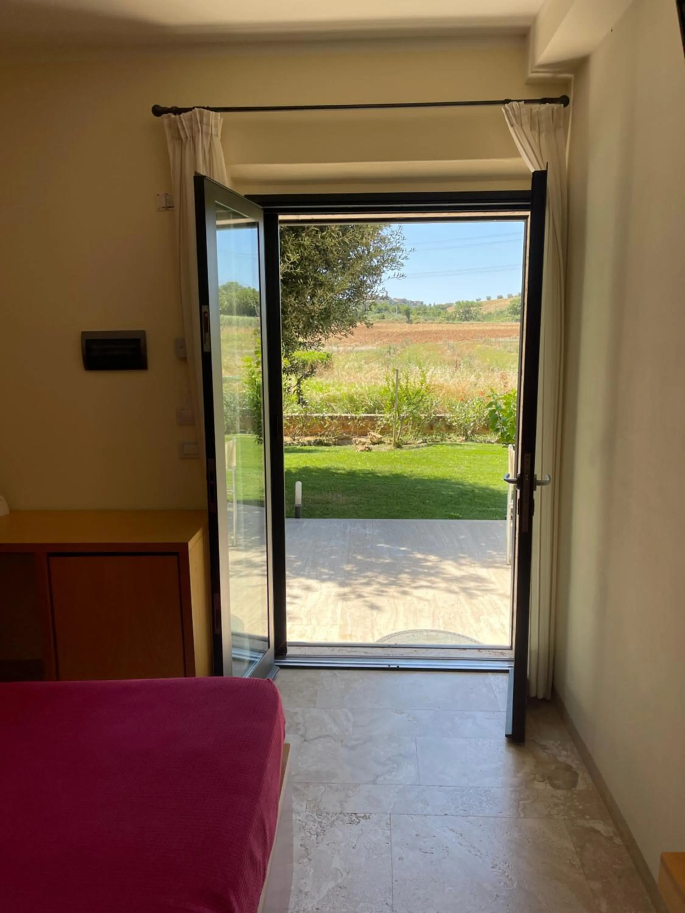 Garden view, Bed in Hotel Poggio Bertino