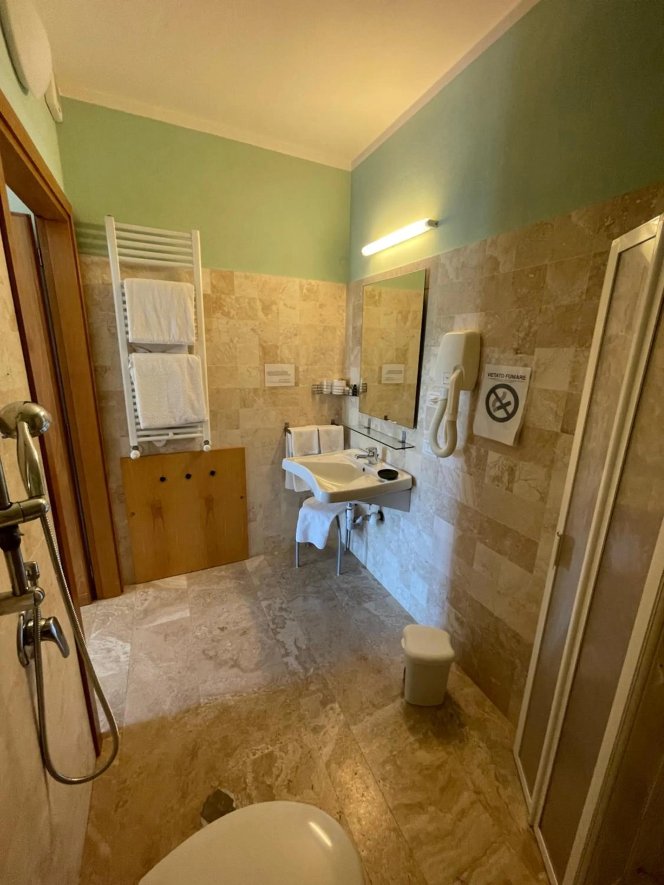 Bathroom in Hotel Poggio Bertino