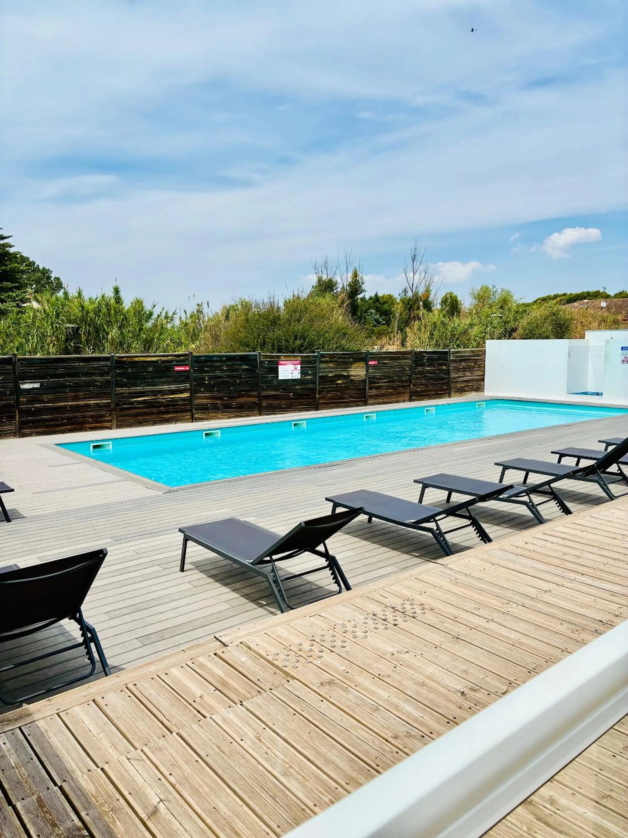 Swimming pool in Studios Nuitée en Provence