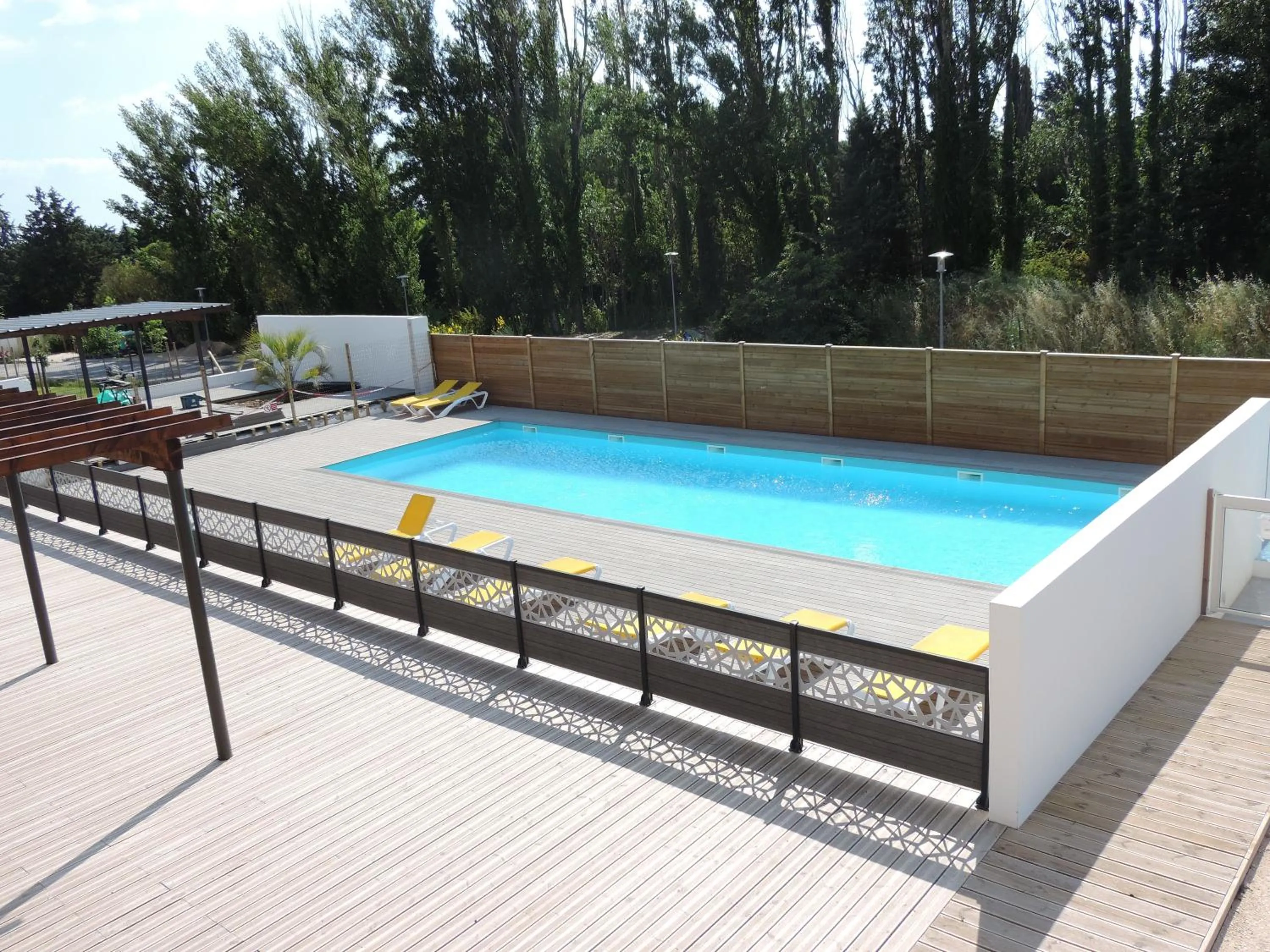 Swimming pool in Studios Nuitée en Provence