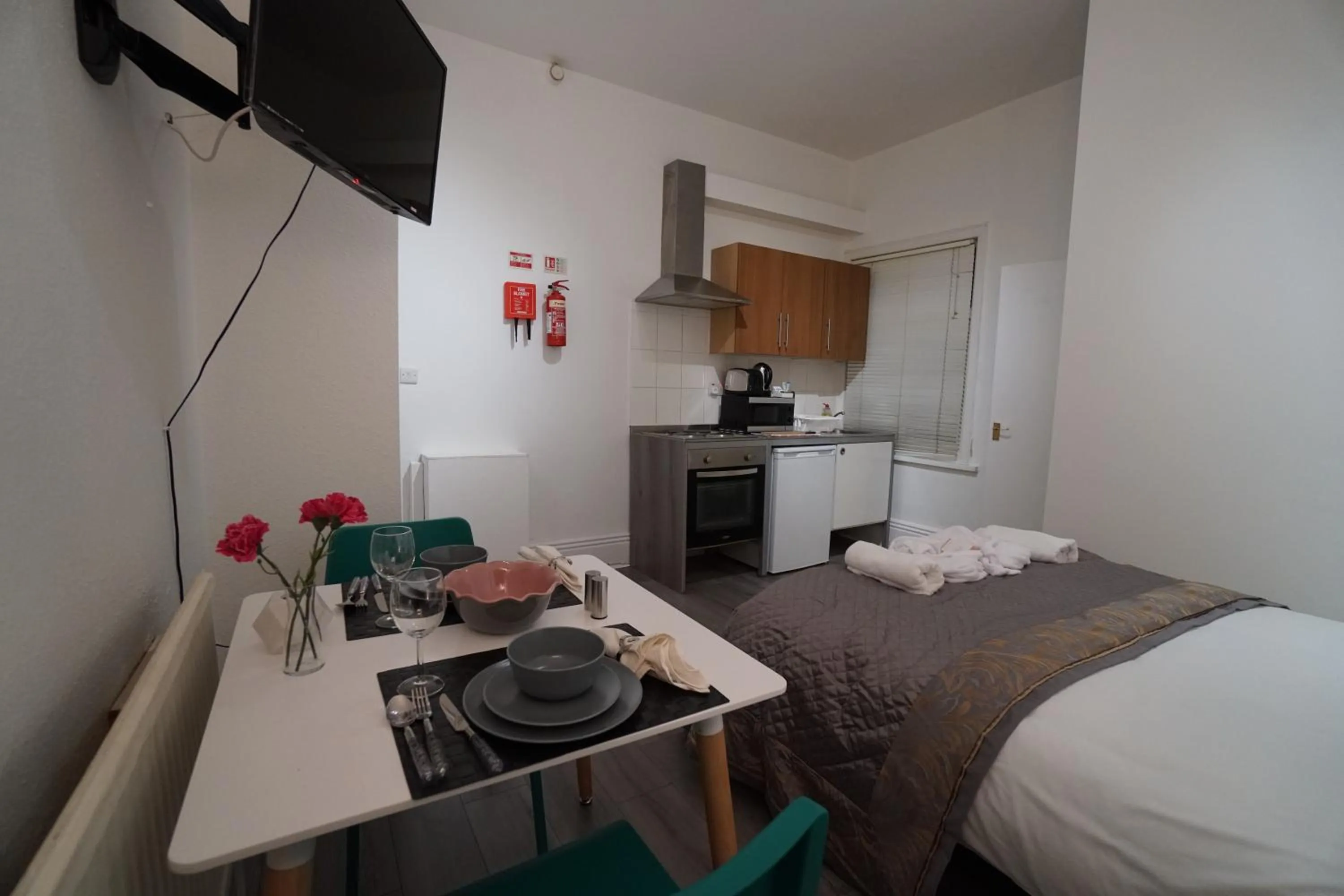 Bed in London Queen Park Apartments