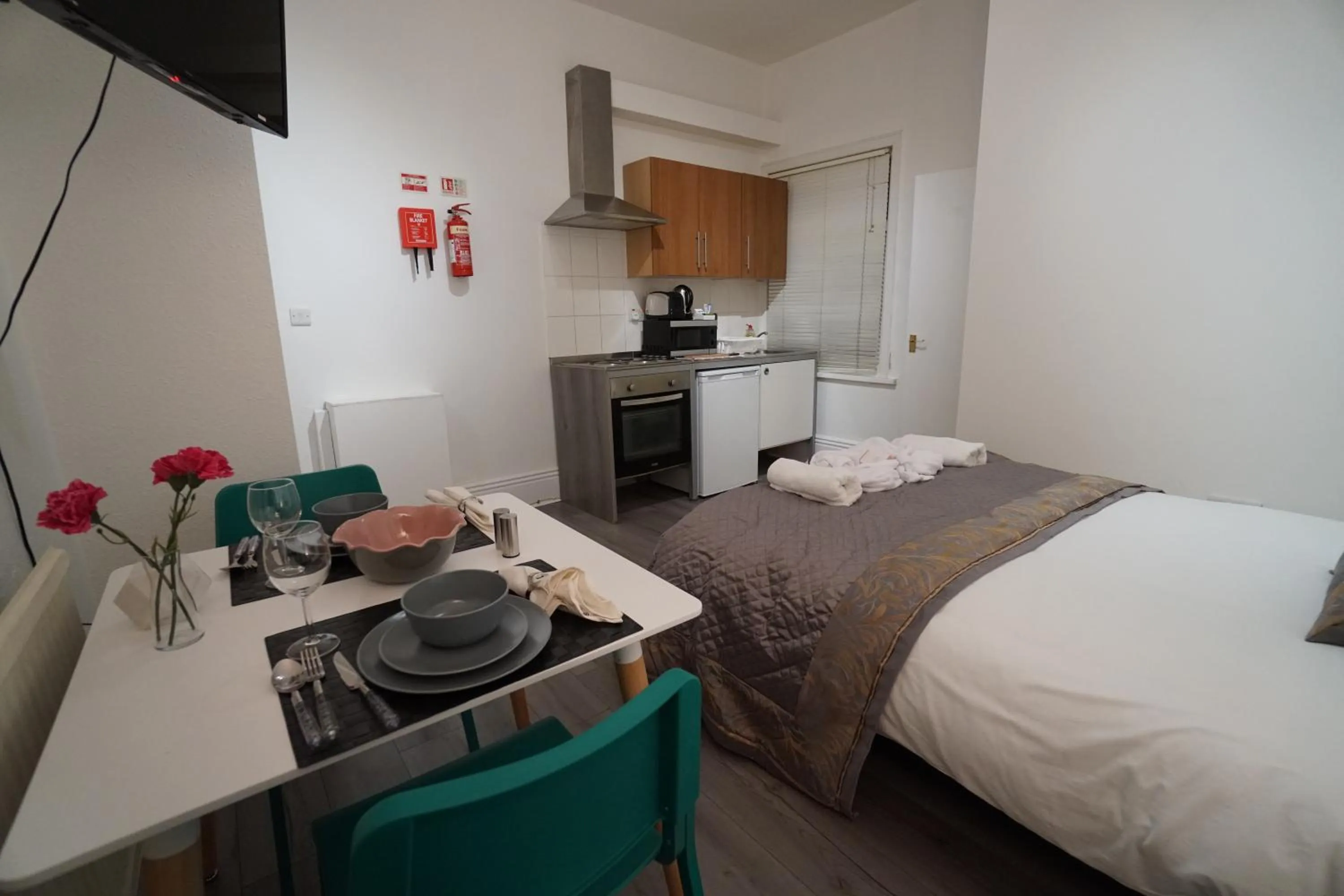 Bed in London Queen Park Apartments