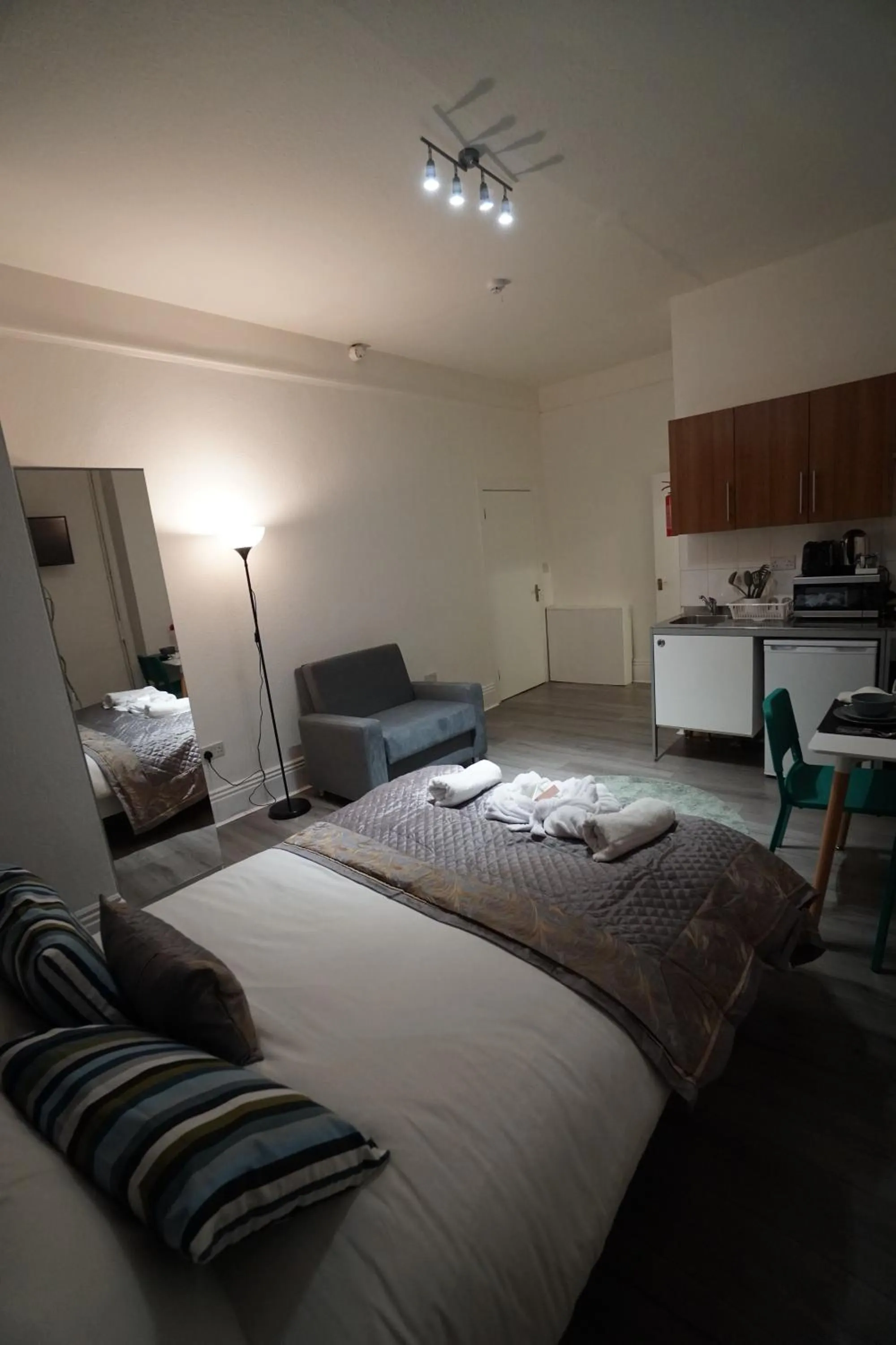 Bed in London Queen Park Apartments