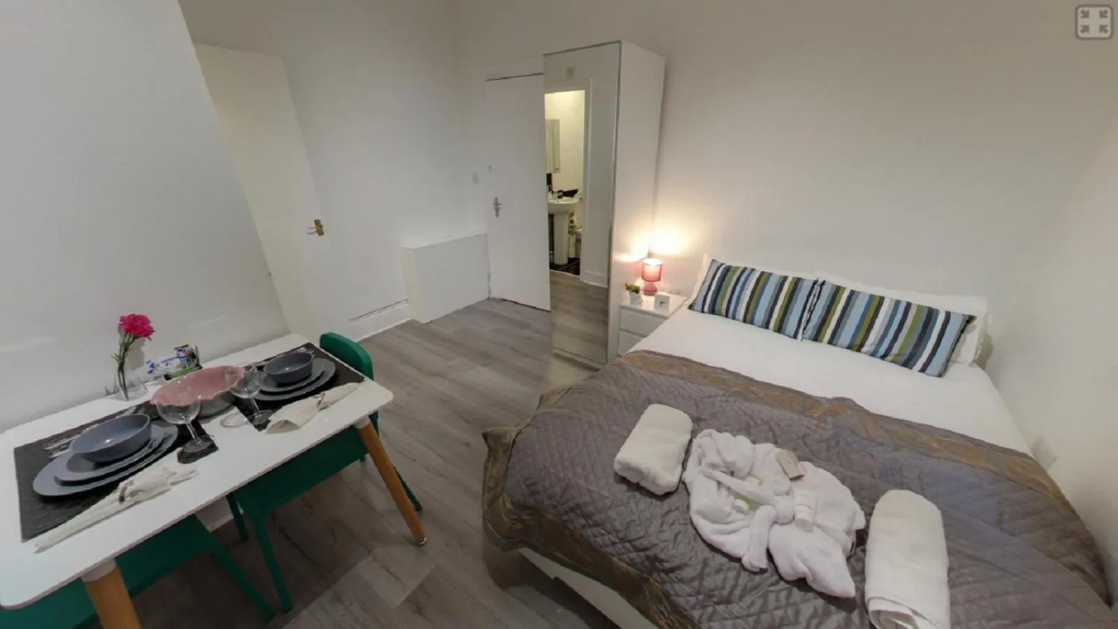 Bed in London Queen Park Apartments