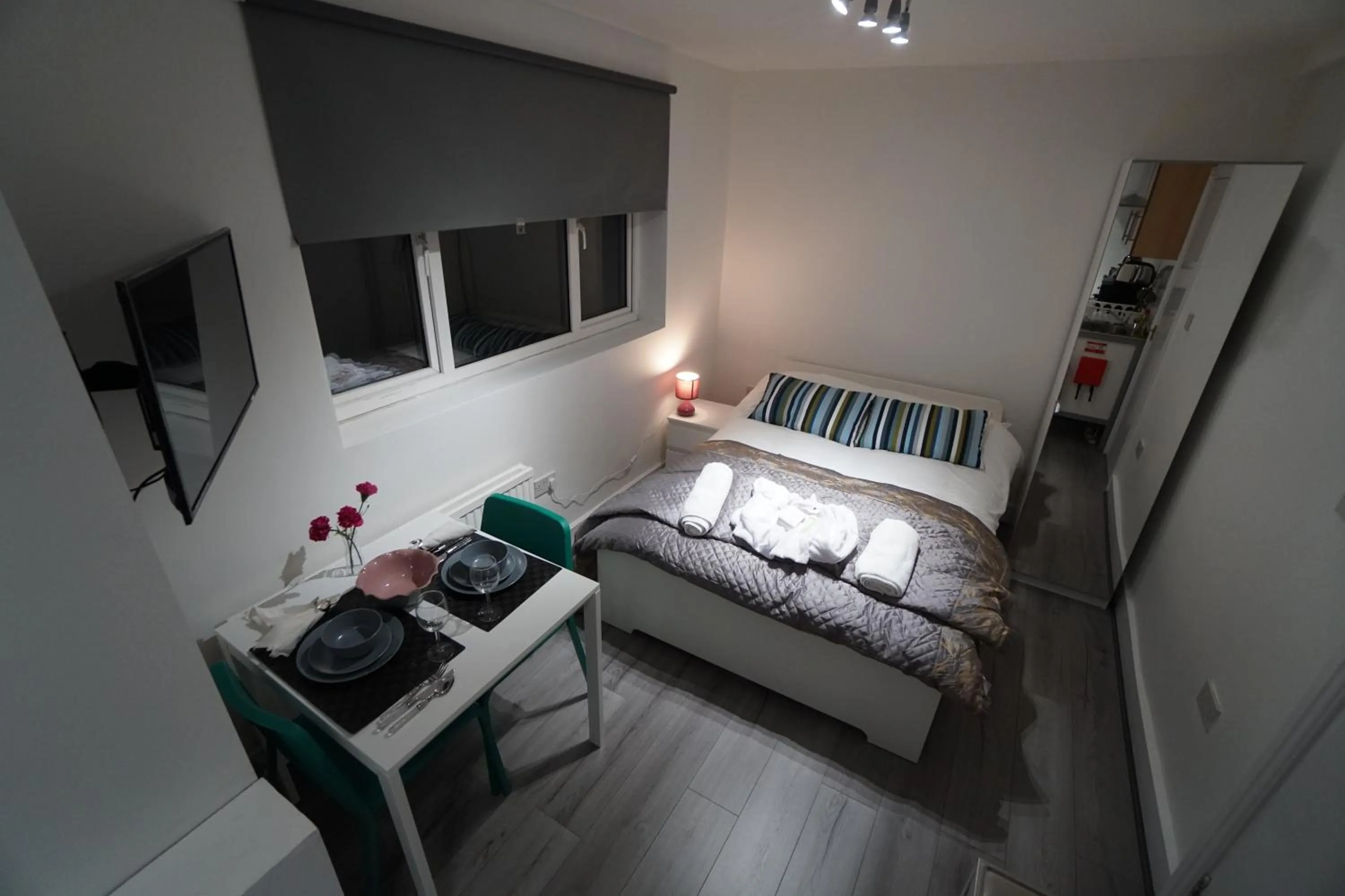 Bed in London Queen Park Apartments